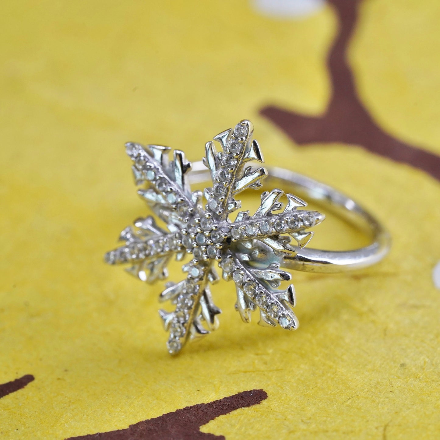 Size 4, Sterling 925 silver ring with snowflake flower and cluster diamonds