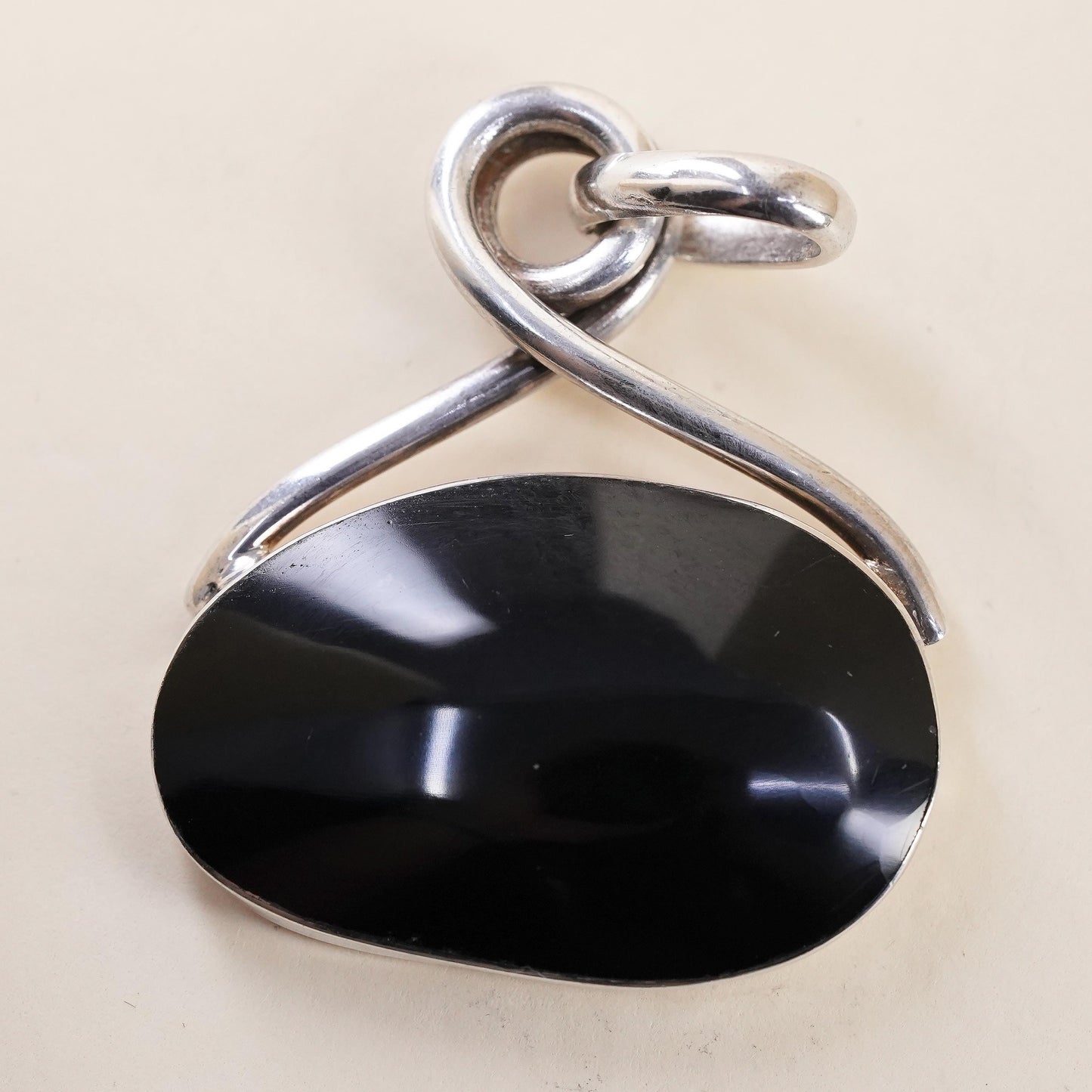 Vintage Mexican Sterling 925 silver handmade pendant with bean onyx inlay
