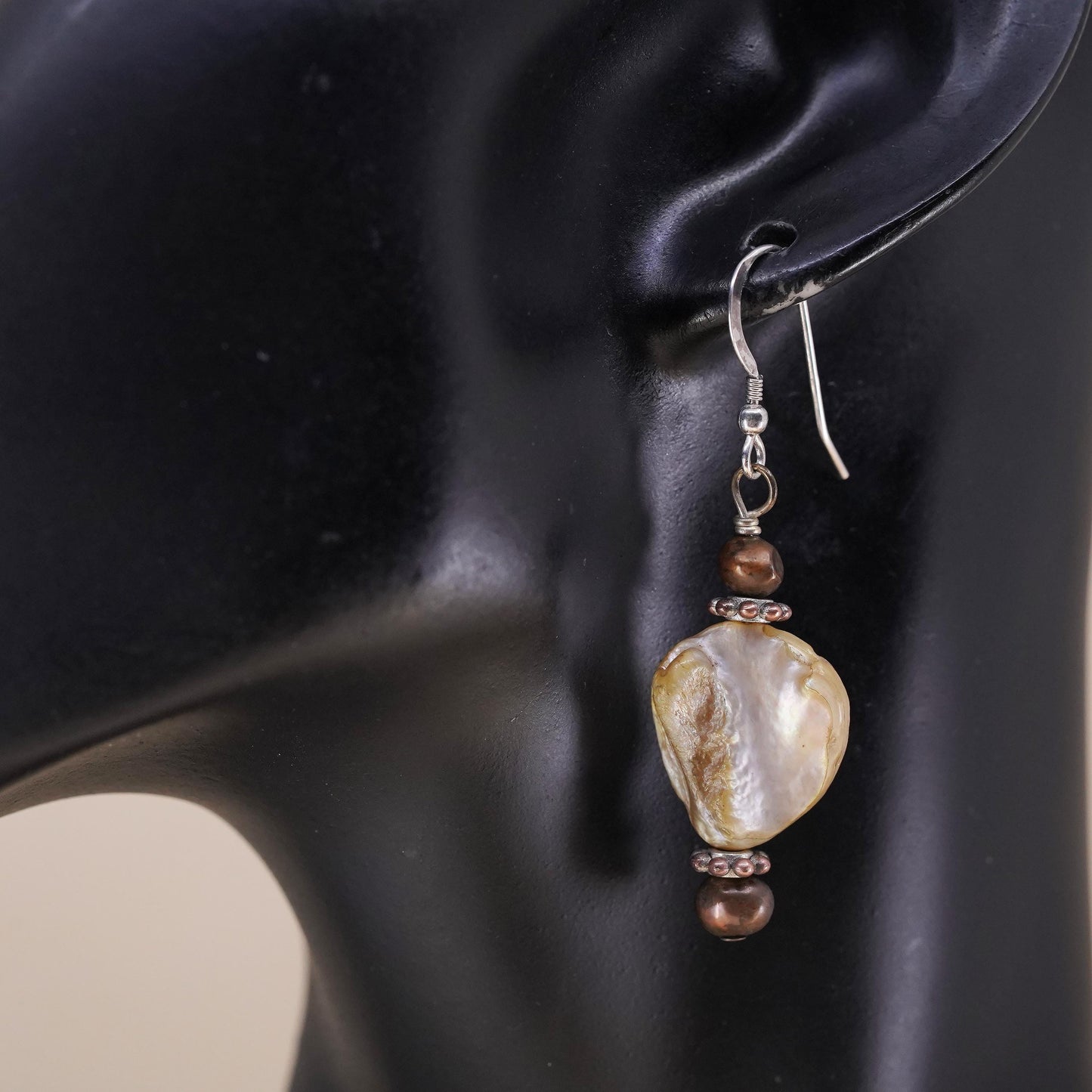 Vintage sterling 925 silver handmade single earring with mother of pearl pearl