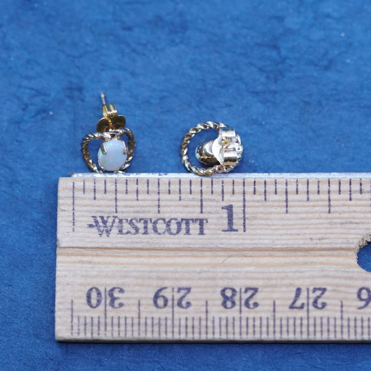 1g, vintage solid 14K yellow gold opal earrings, 585 twisted studs