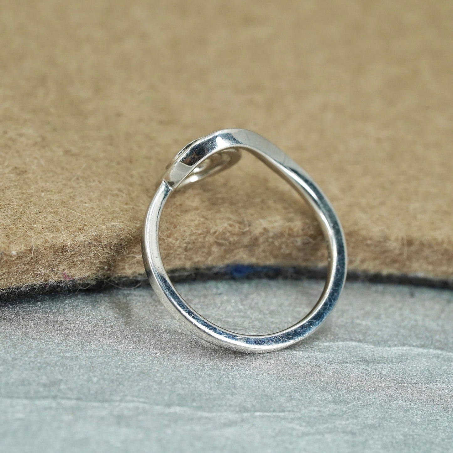 Size 7, vintage Mexican Sterling 925 silver handmade ring, modern sprial band
