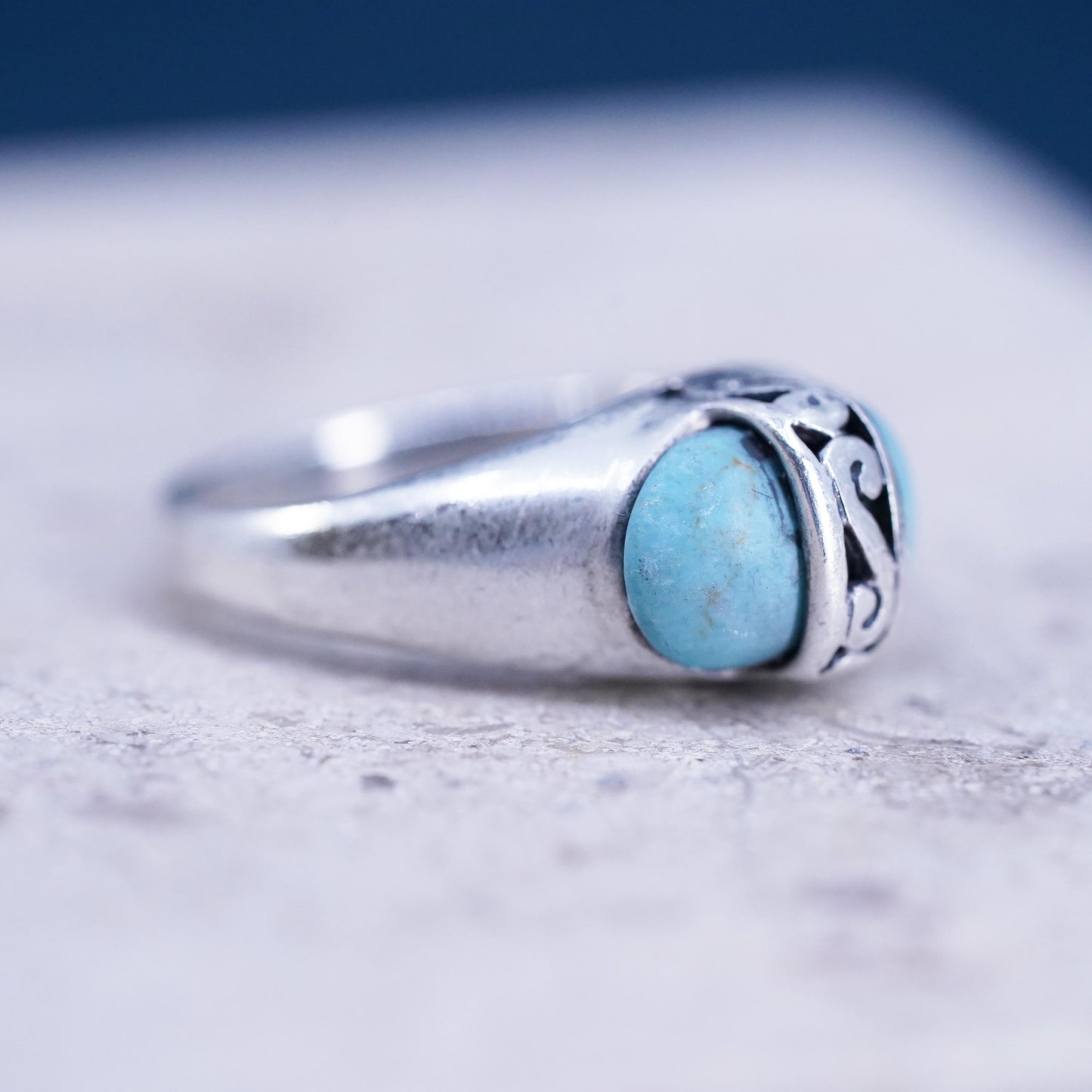 Size 8, vintage Sterling 925 silver handmade ring with turquoise