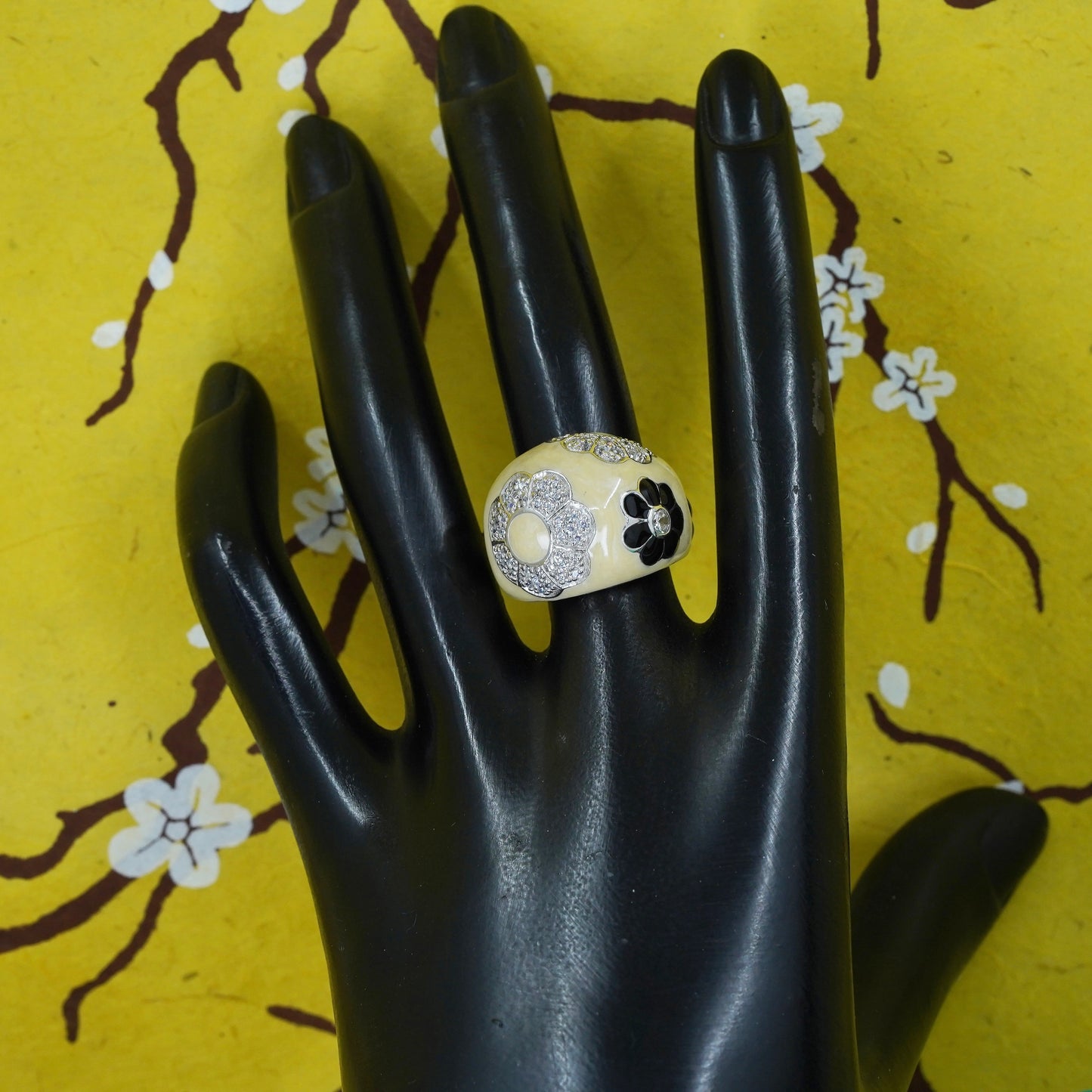 Size 7, vintage Sterling silver handmade ring, cz flower 925 with creamy enamel