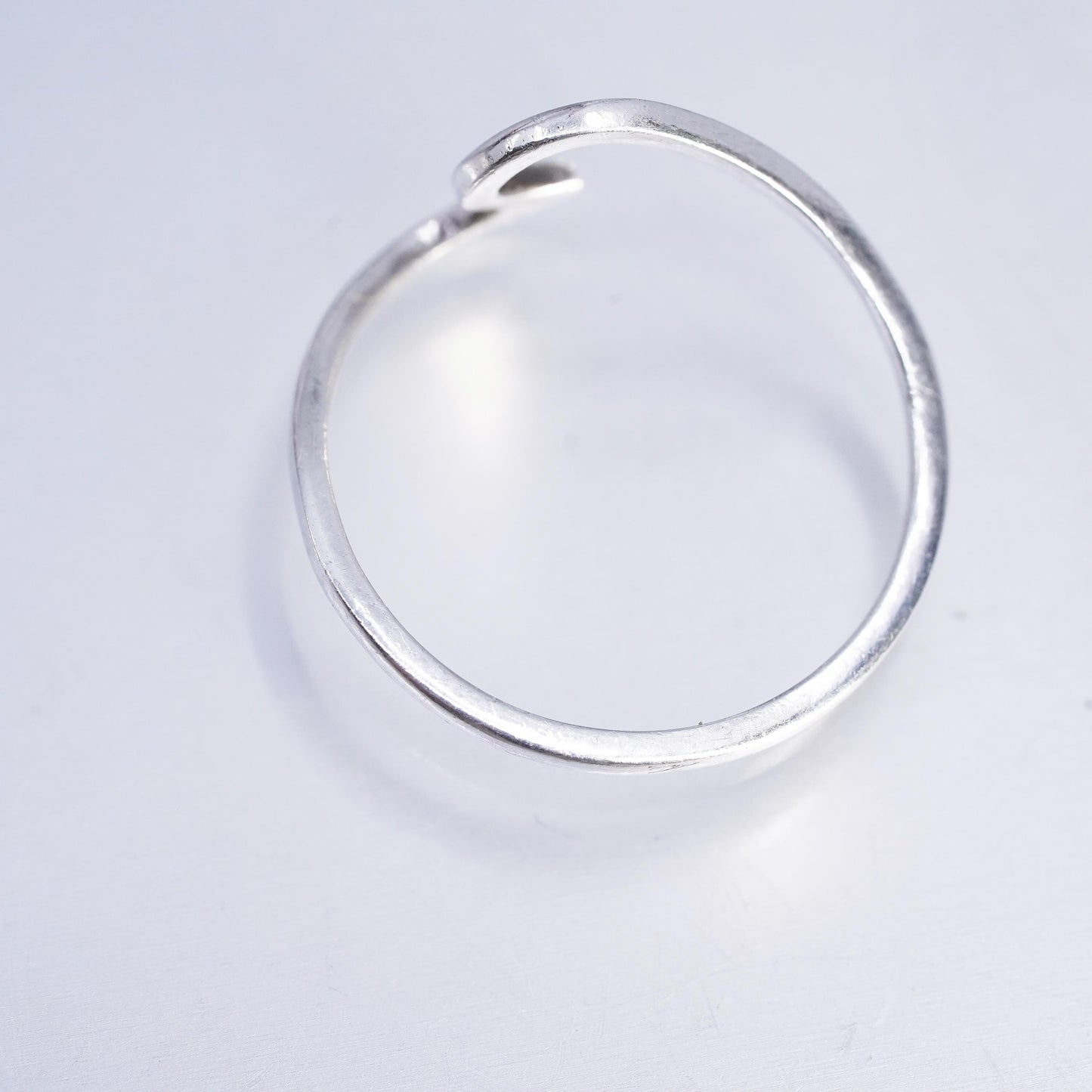 Size 7.75, vintage southwestern Sterling 925 silver thin ring, wavy wave band