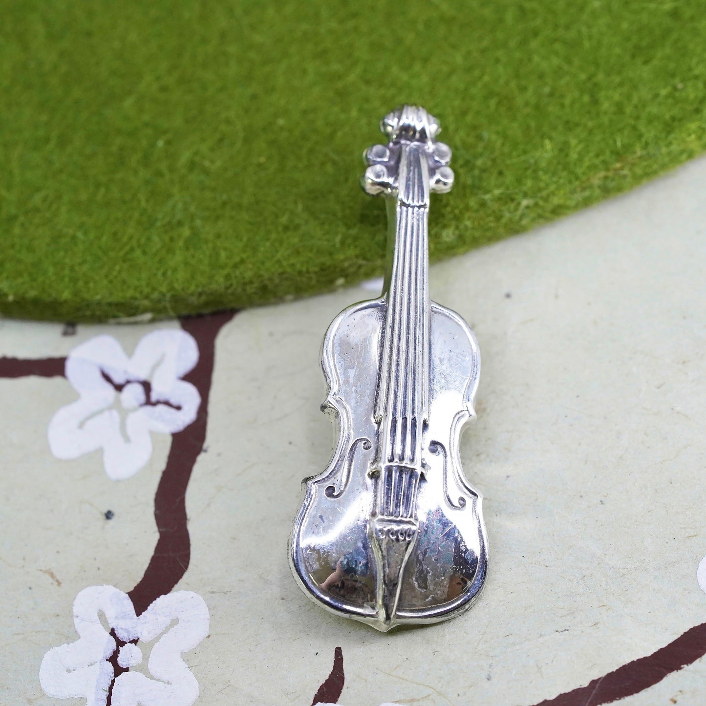 Vintage Sterling silver handmade brooch, solid 925 silver violin. jewelry