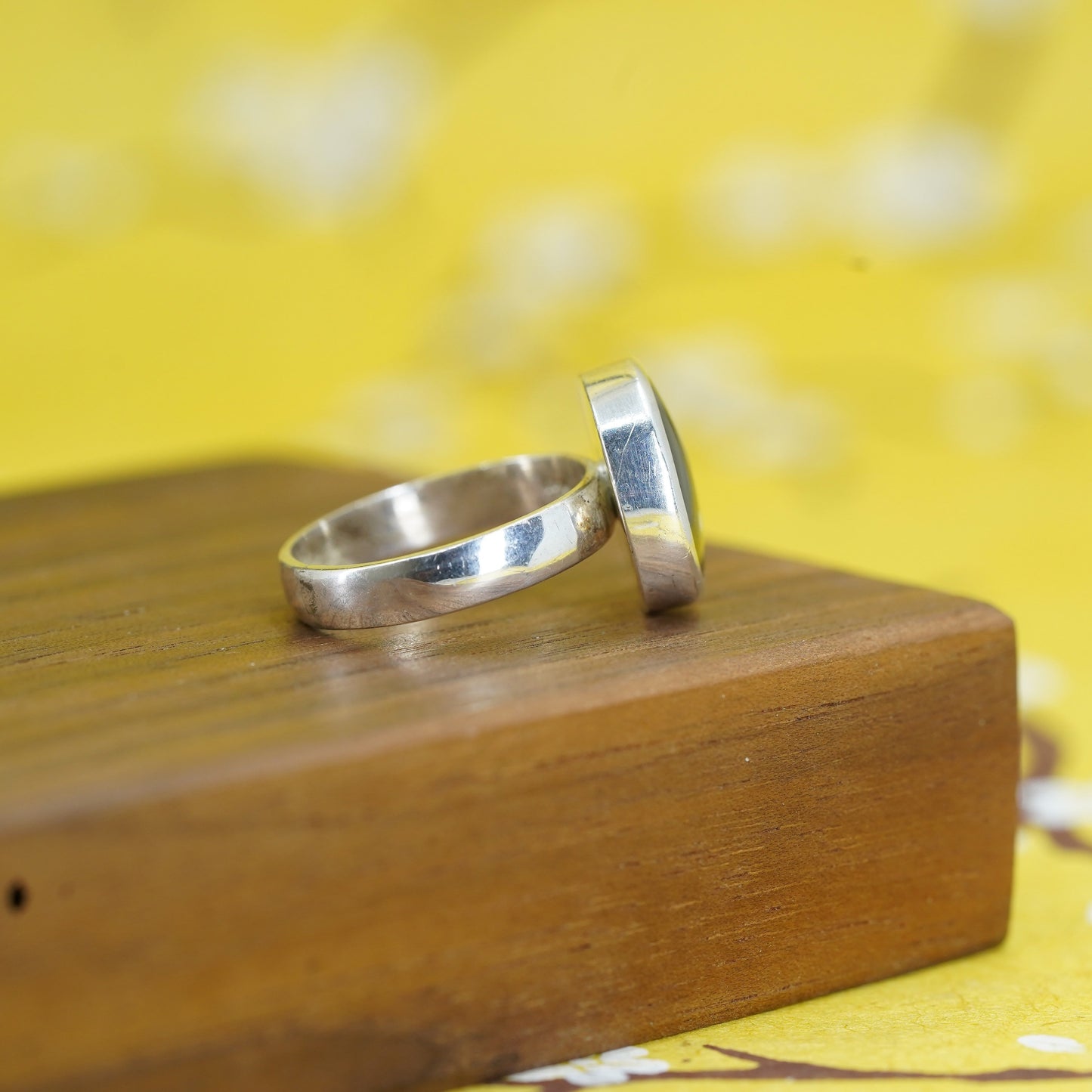Size 8, vintage Sterling silver handmade ring, mexico 925 band yin Yang inlay