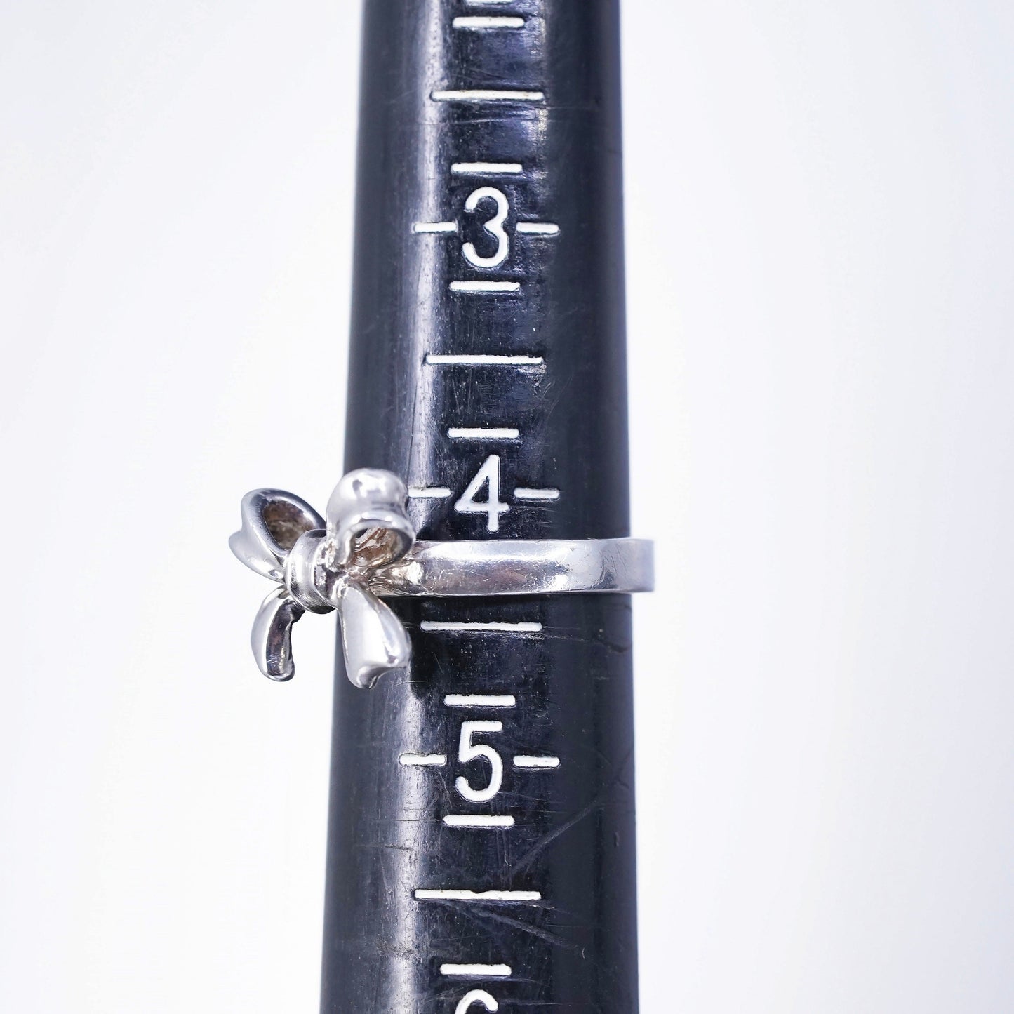 Size 4.25, vintage fashionable Sterling 925 silver ribbon ring