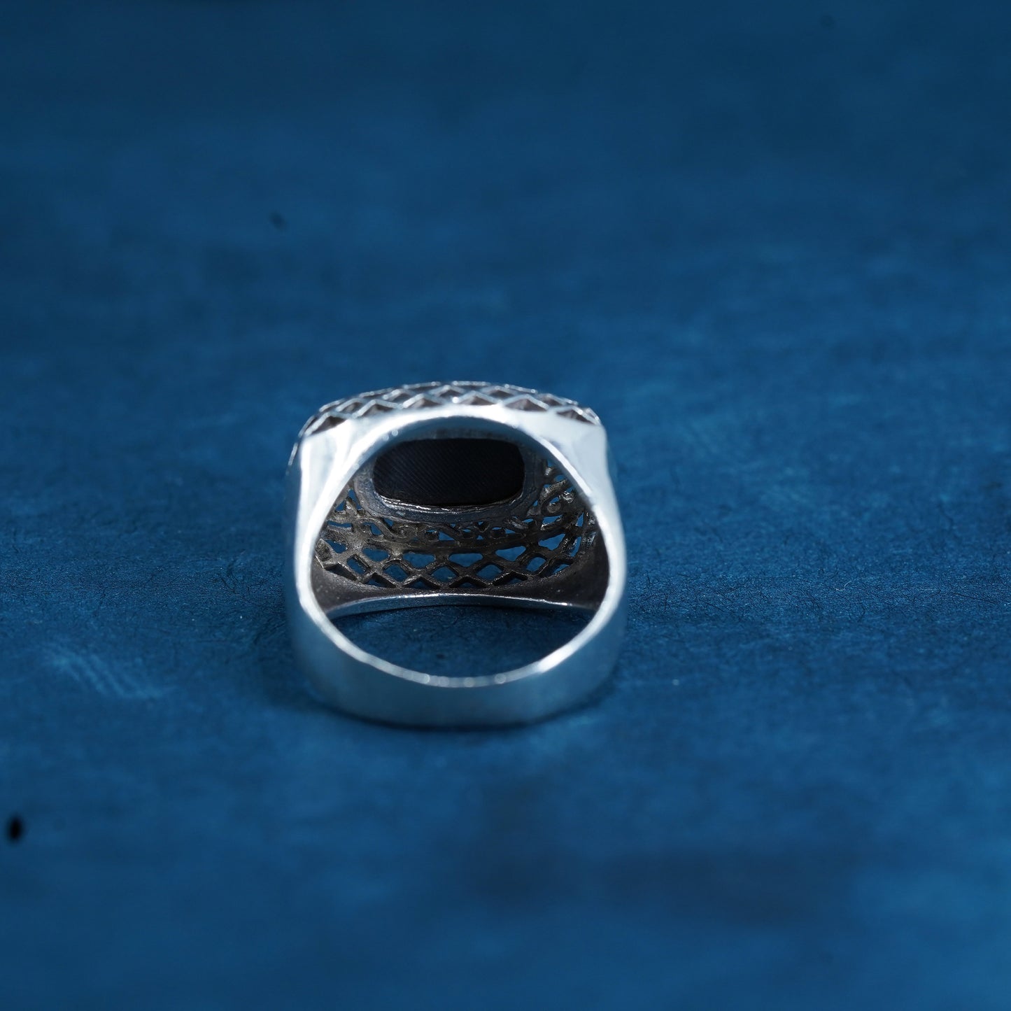 Size 7, vintage Sterling 925 silver handmade ring with onyx filigree details