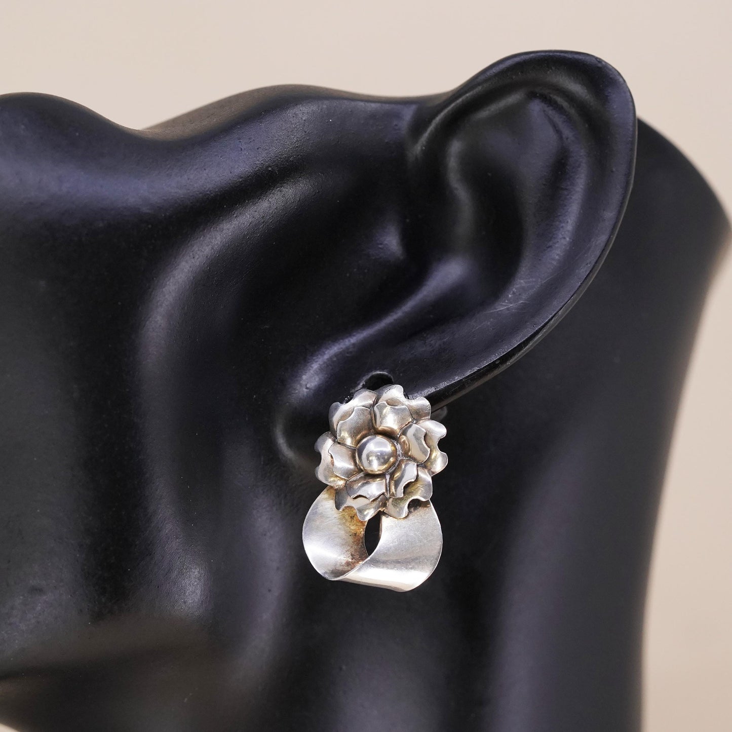 Vintage sterling silver handmade single earring, 925 screw back flower