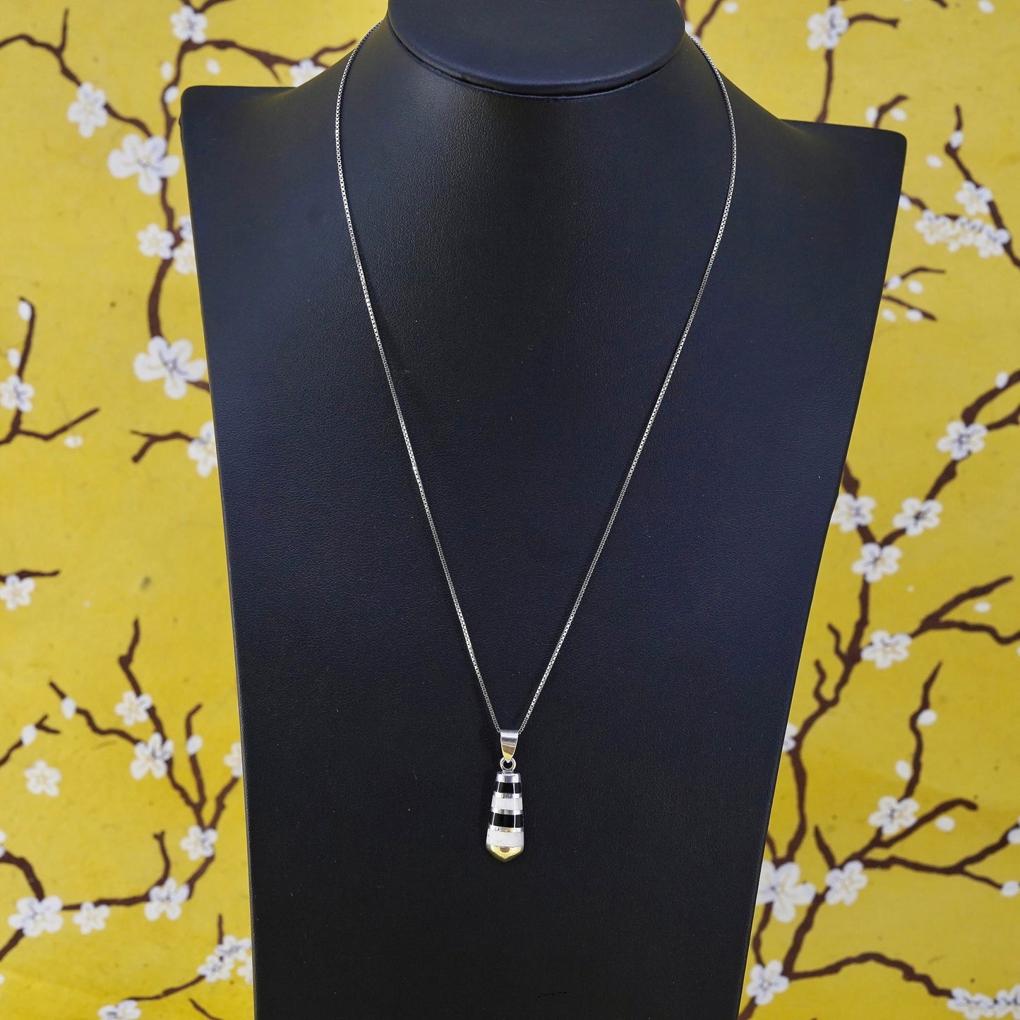 18” Vintage Sterling 925 silver box chain necklace pendant mother of pearl onyx