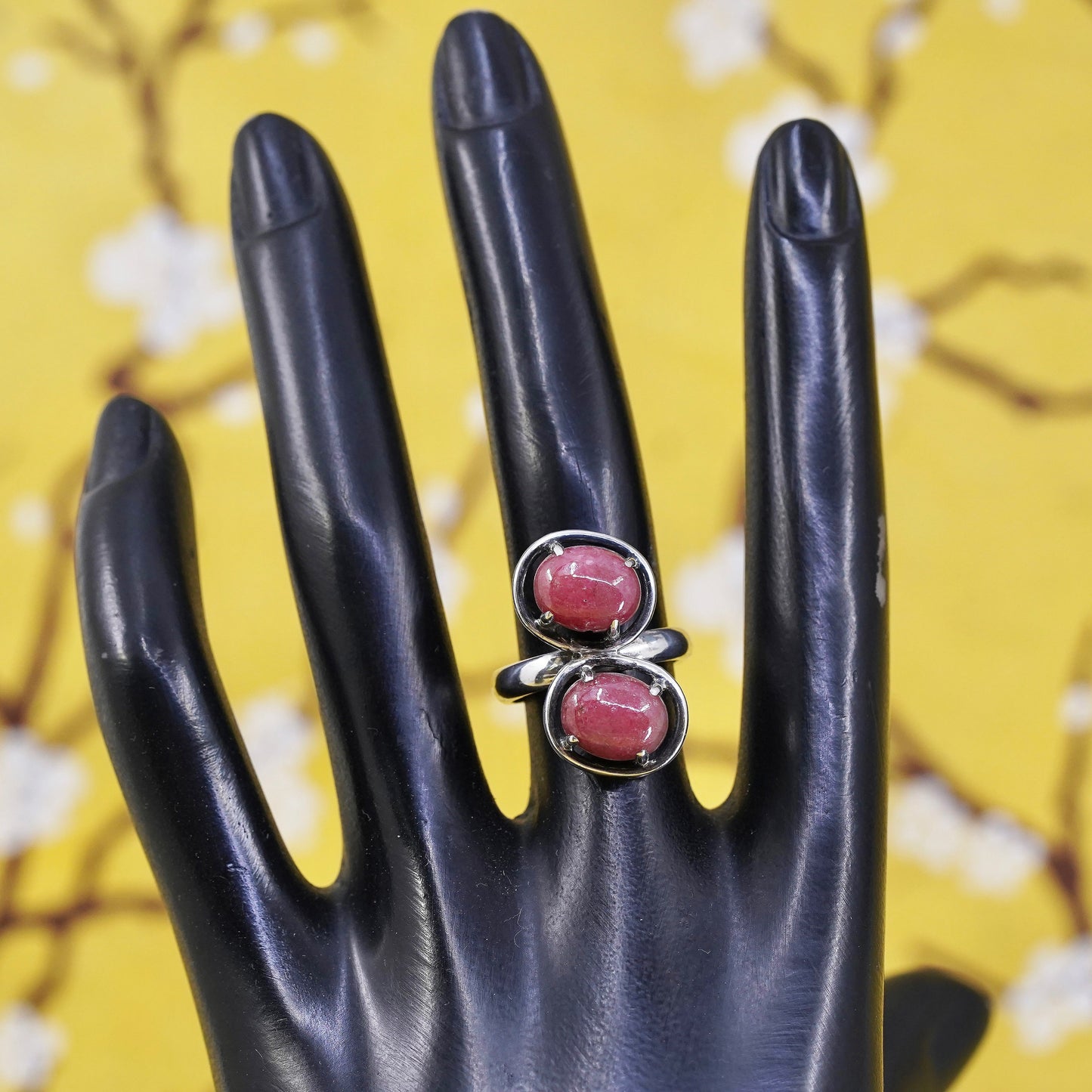 Size 6.5. vintage Sterling 925 silver handmade ring with oval Indian ruby