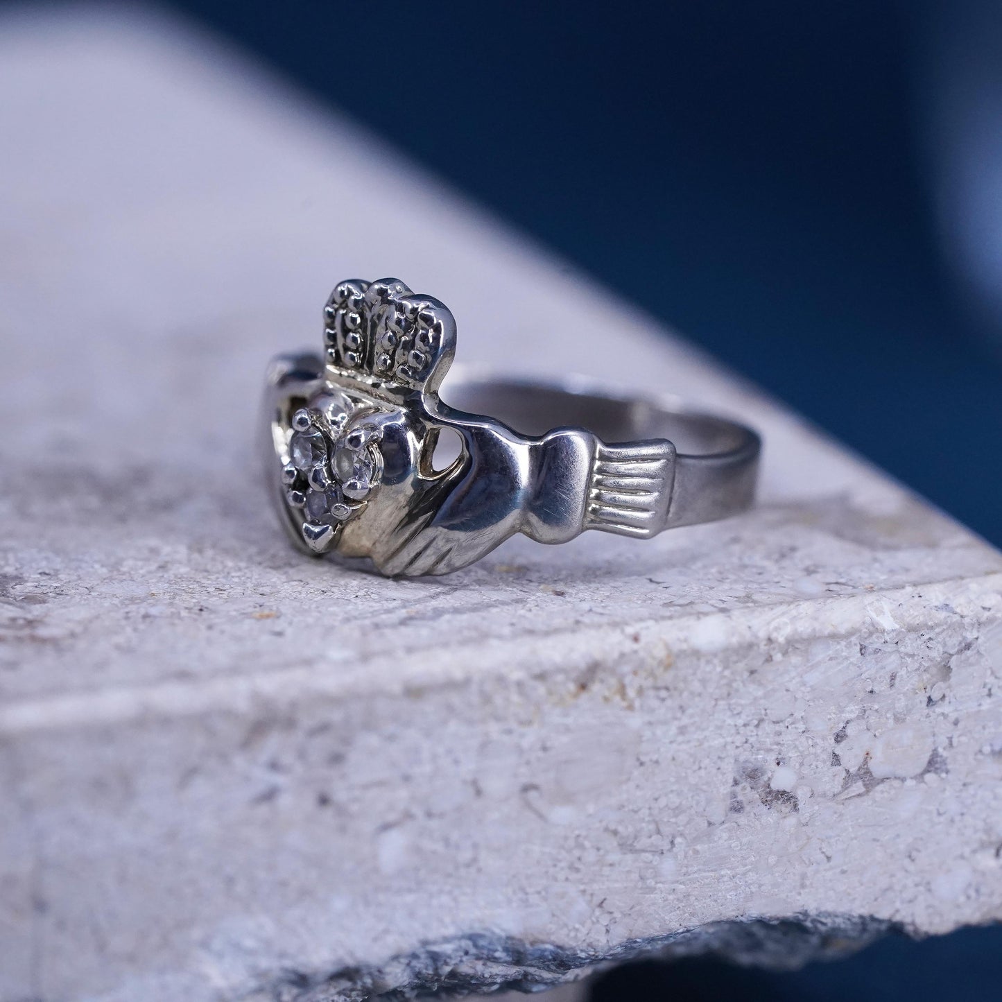 Size 6.5, Irish sterling silver claddagh ring, holding heart 925 silver band cz