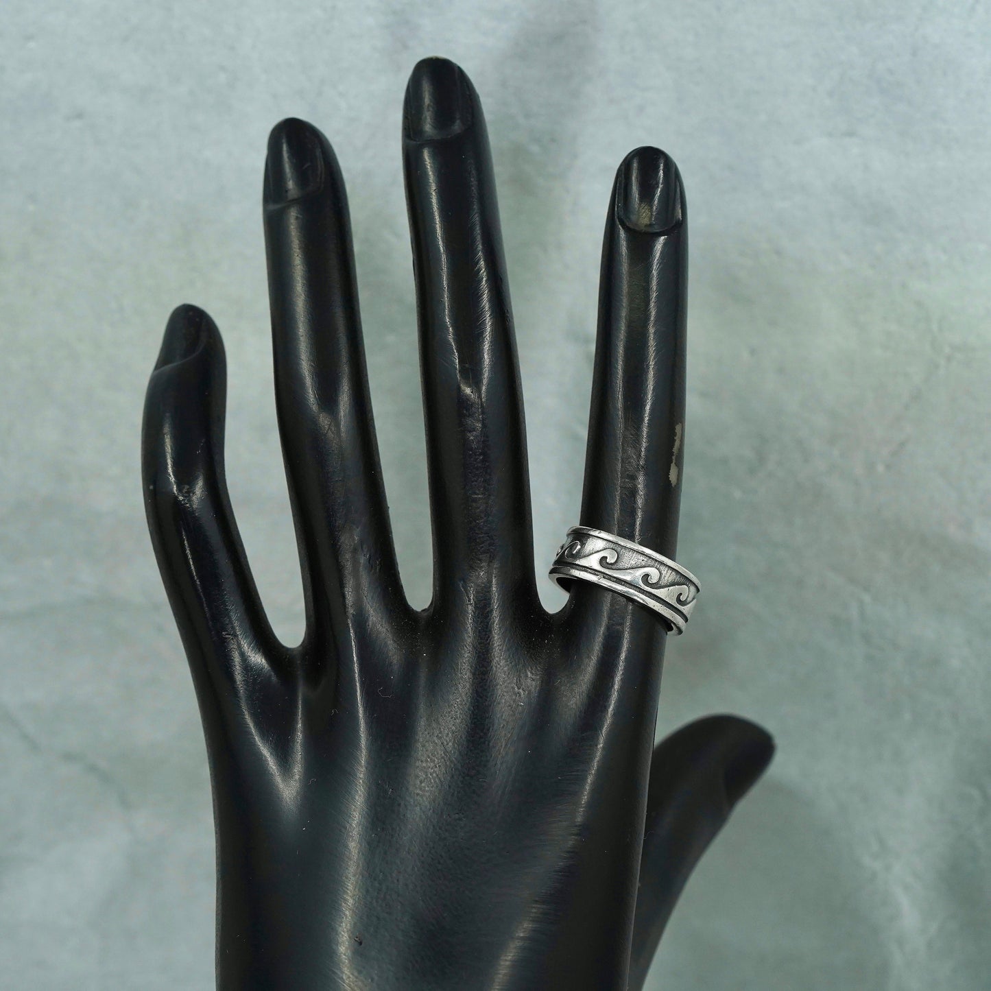 Size 7.25, VTG southwestern Mexican Sterling 925 silver ring, wavy wave band