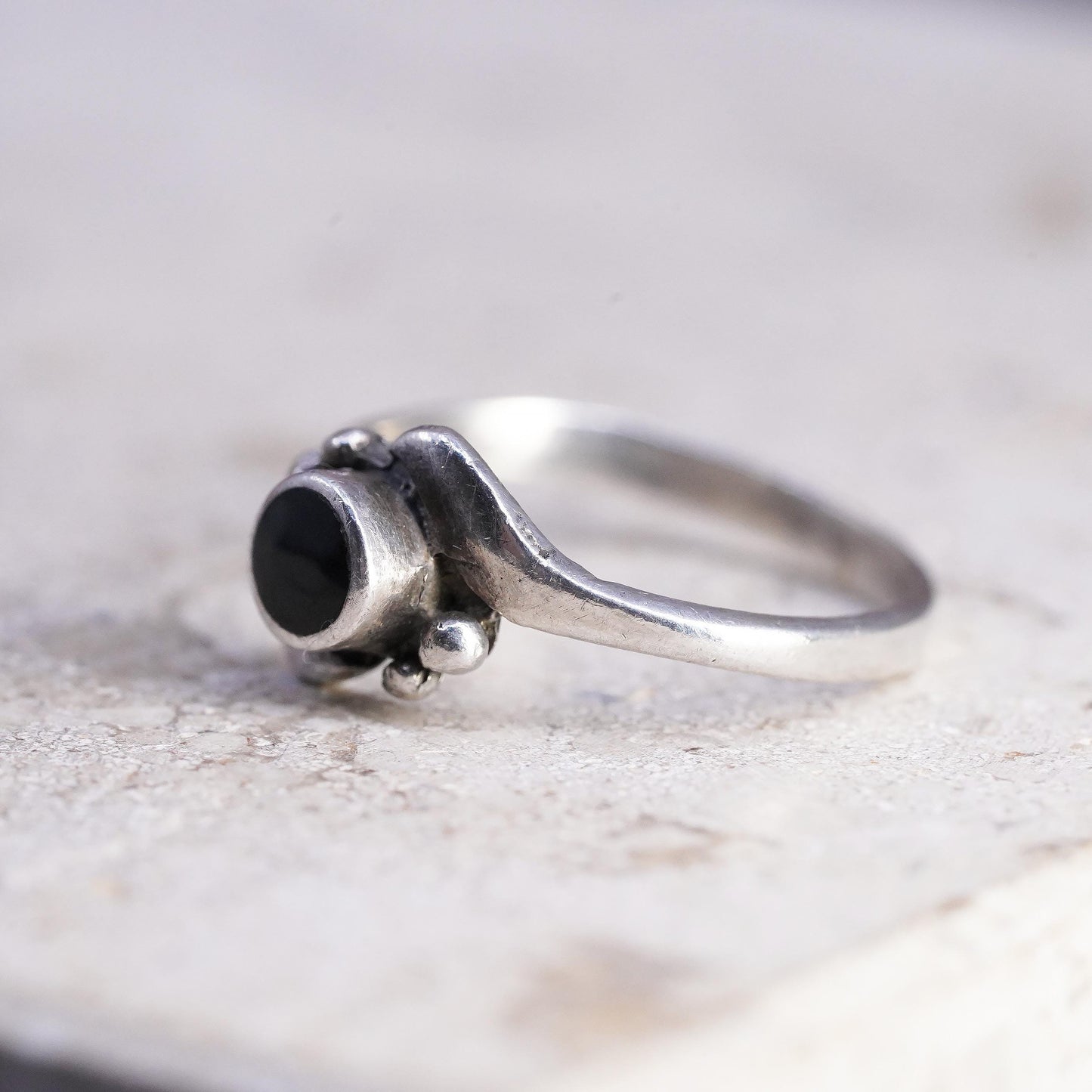 Size 5, vintage Sterling 925 silver handmade ring with onyx and beads