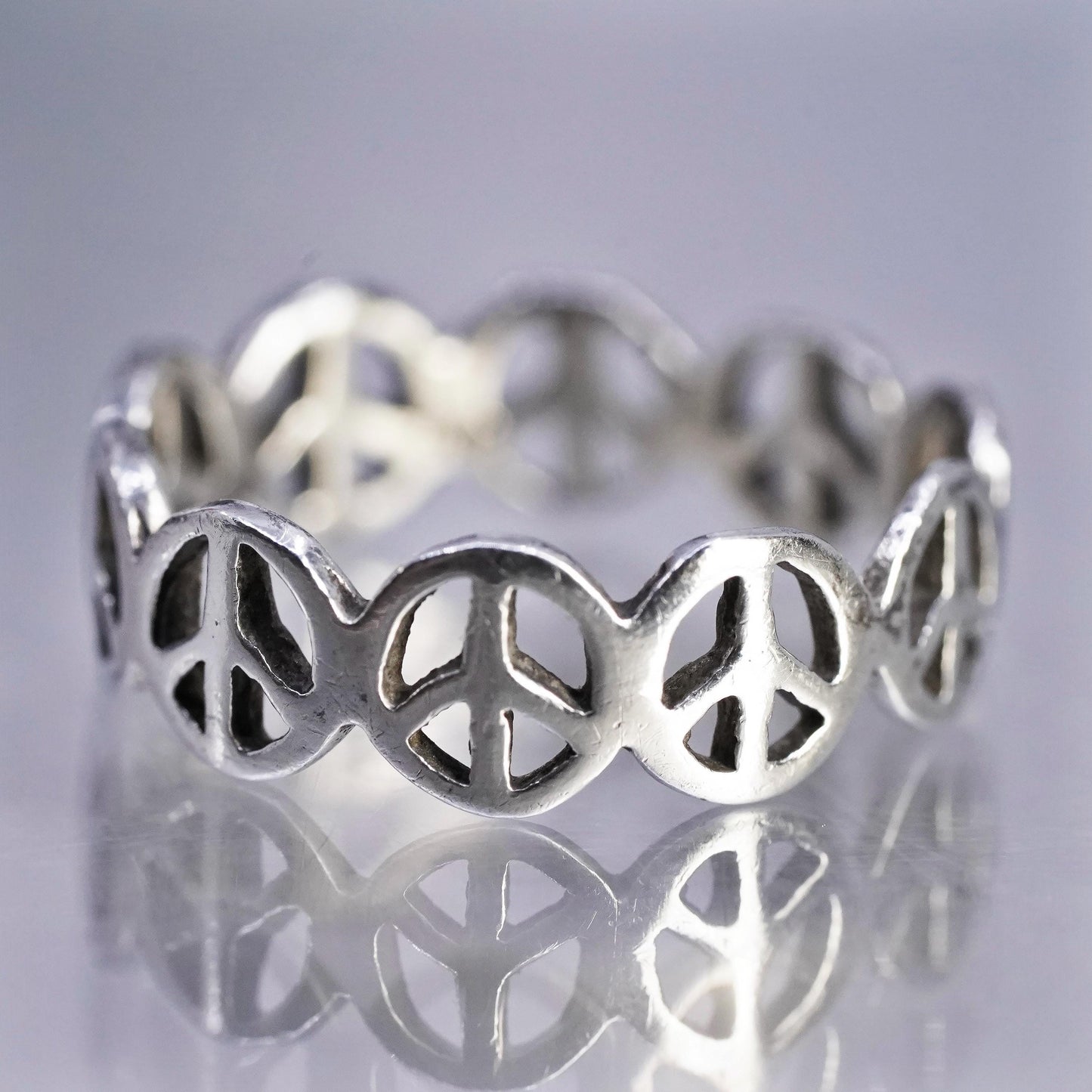 Size 6, VTG southwestern Sterling 925 silver ring, peace sign stackable band