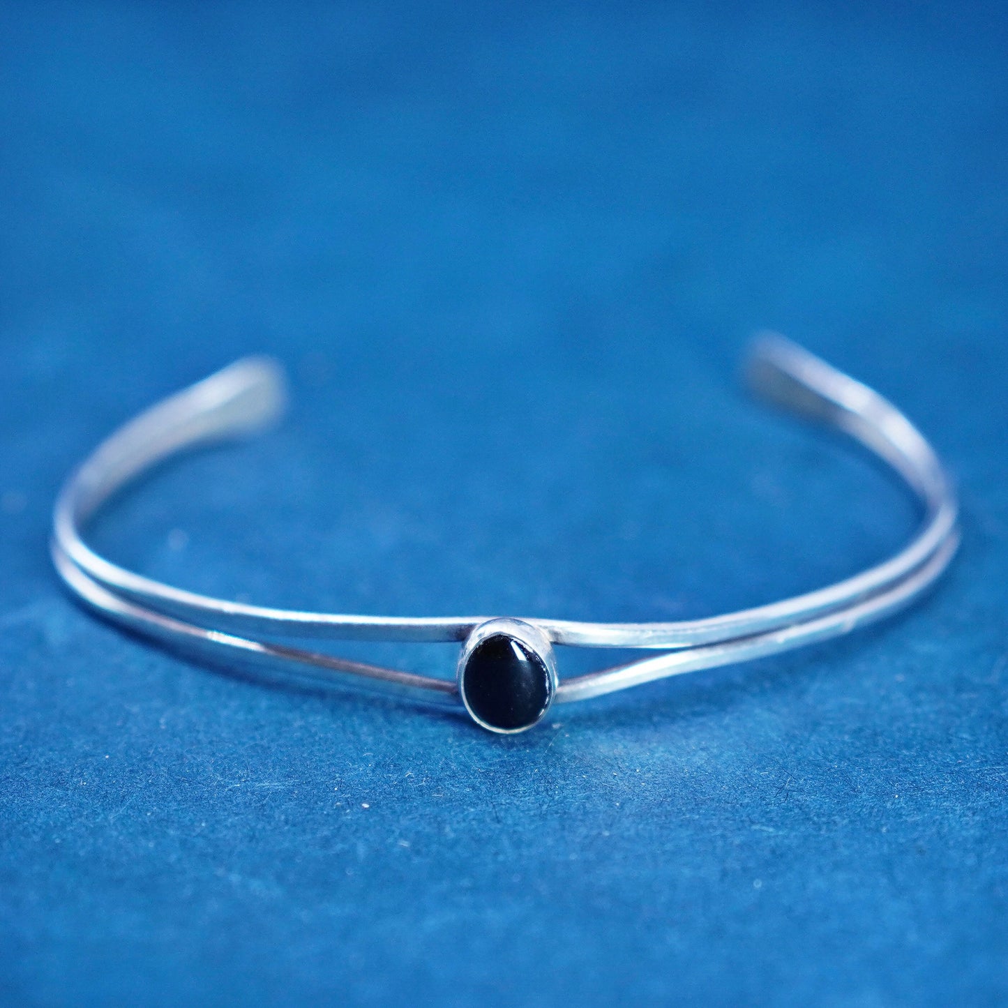6.5”, Native American Sterling silver handmade bracelet, 925 cuff onyx inlay