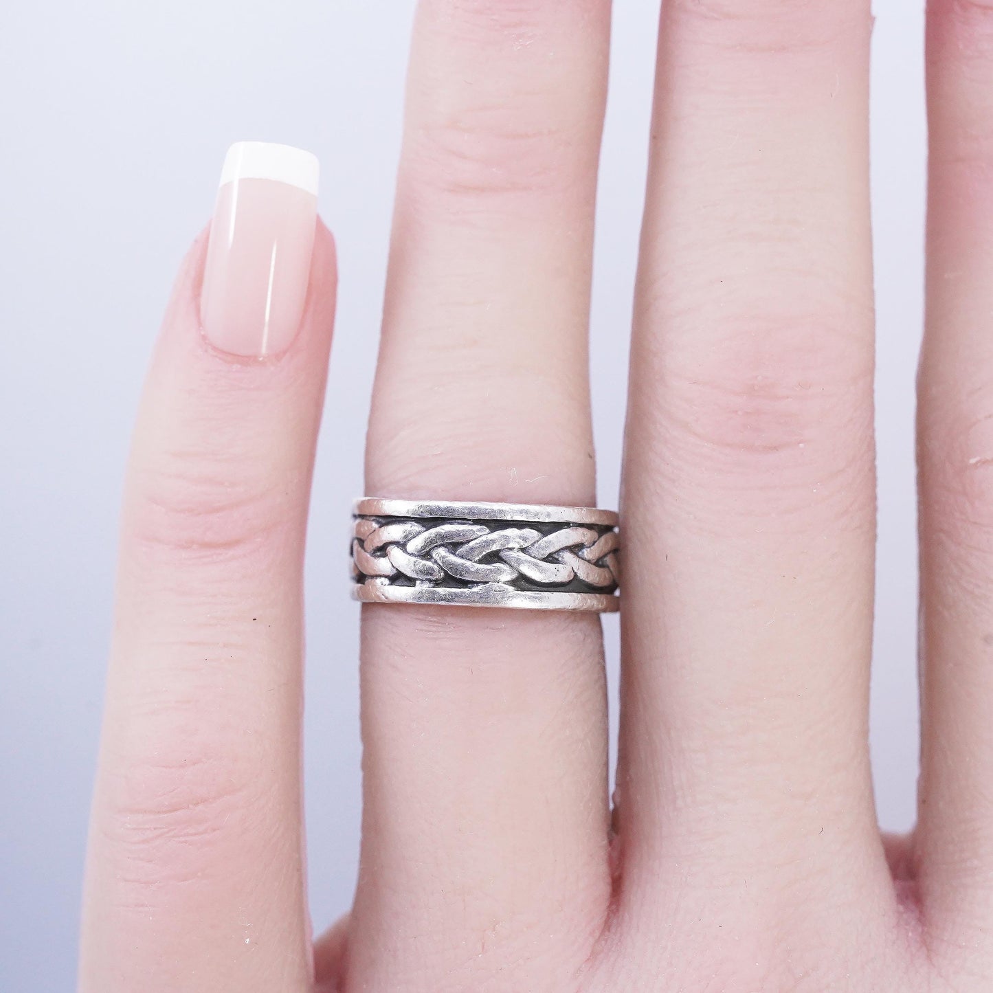 Size 5.5, vintage southwestern Mexican Sterling 925 silver ring, band cable