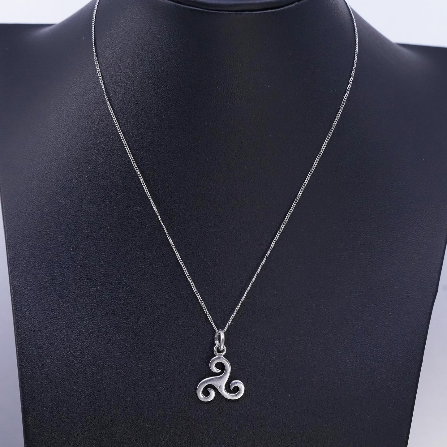 15", vintage Sterling 925 silver handmade curb necklace Celtic sprial pendant