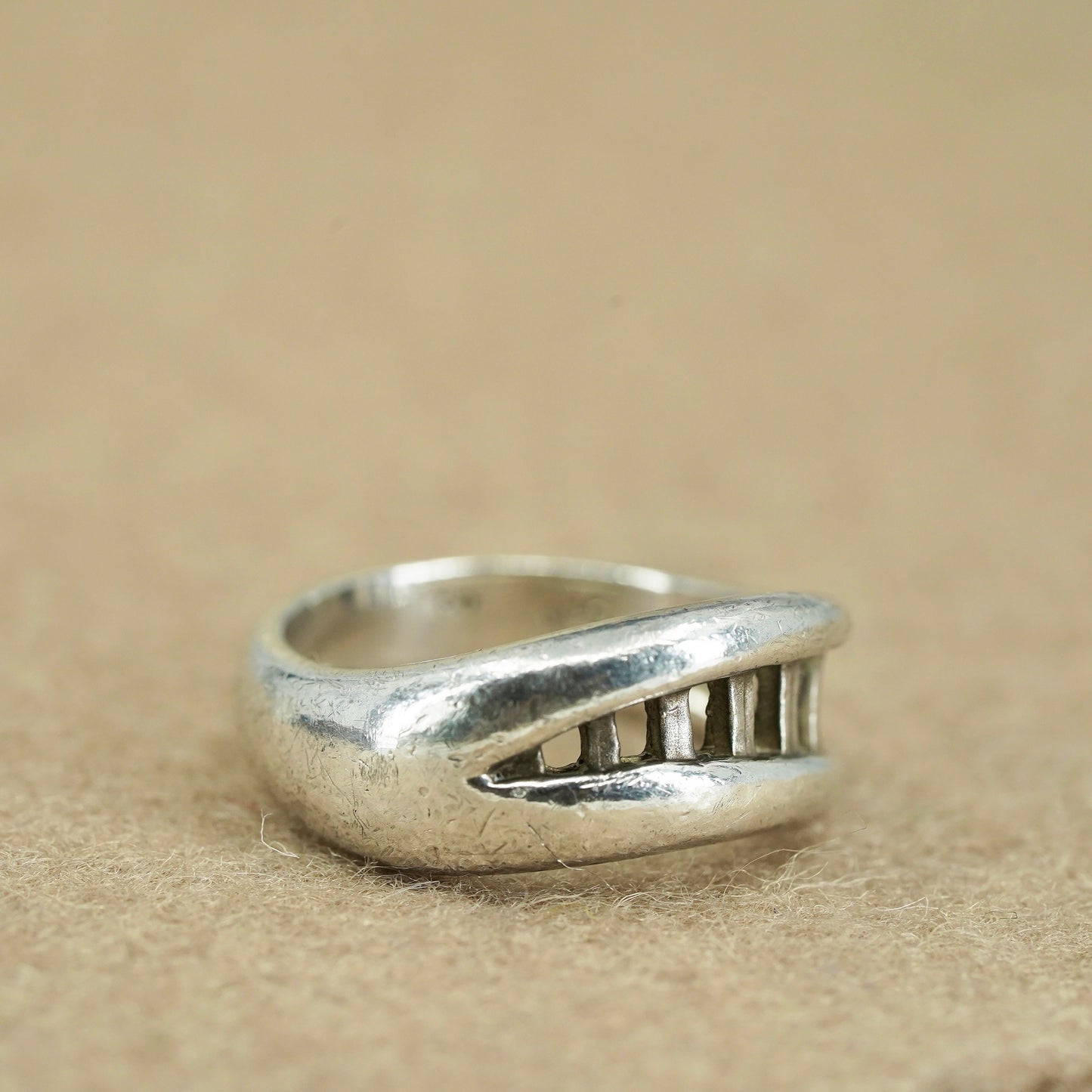 Size 7.5, vintage Sterling 925 silver handmade ring, ribbed band