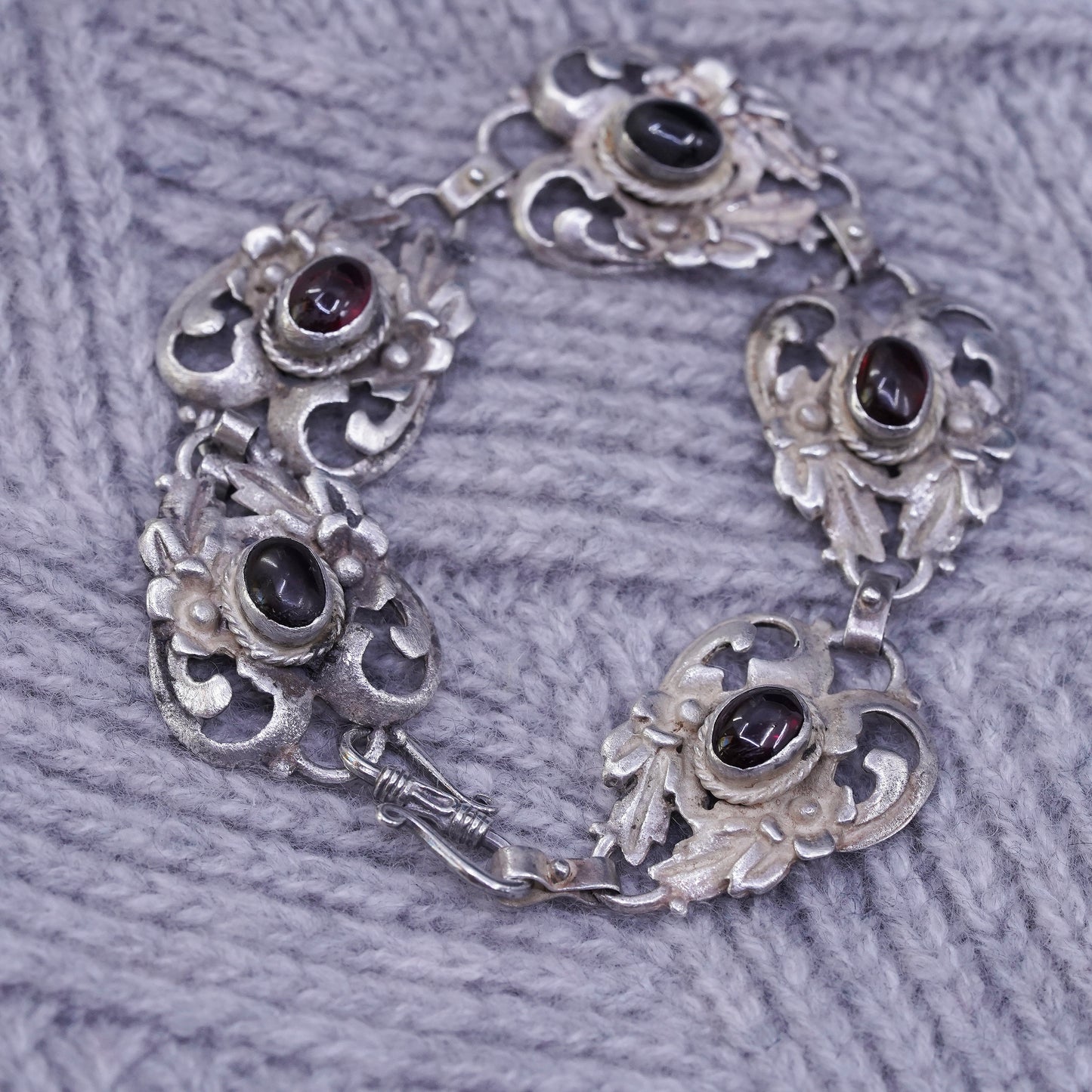 6.5”, vintage sterling 925 silver handmade swirly link bracelet with garnet