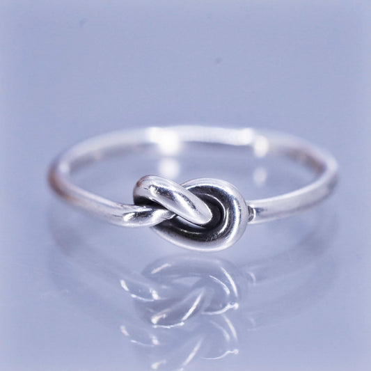 Size 4.5, vintage Sterling 925 silver handmade ring, knotted band
