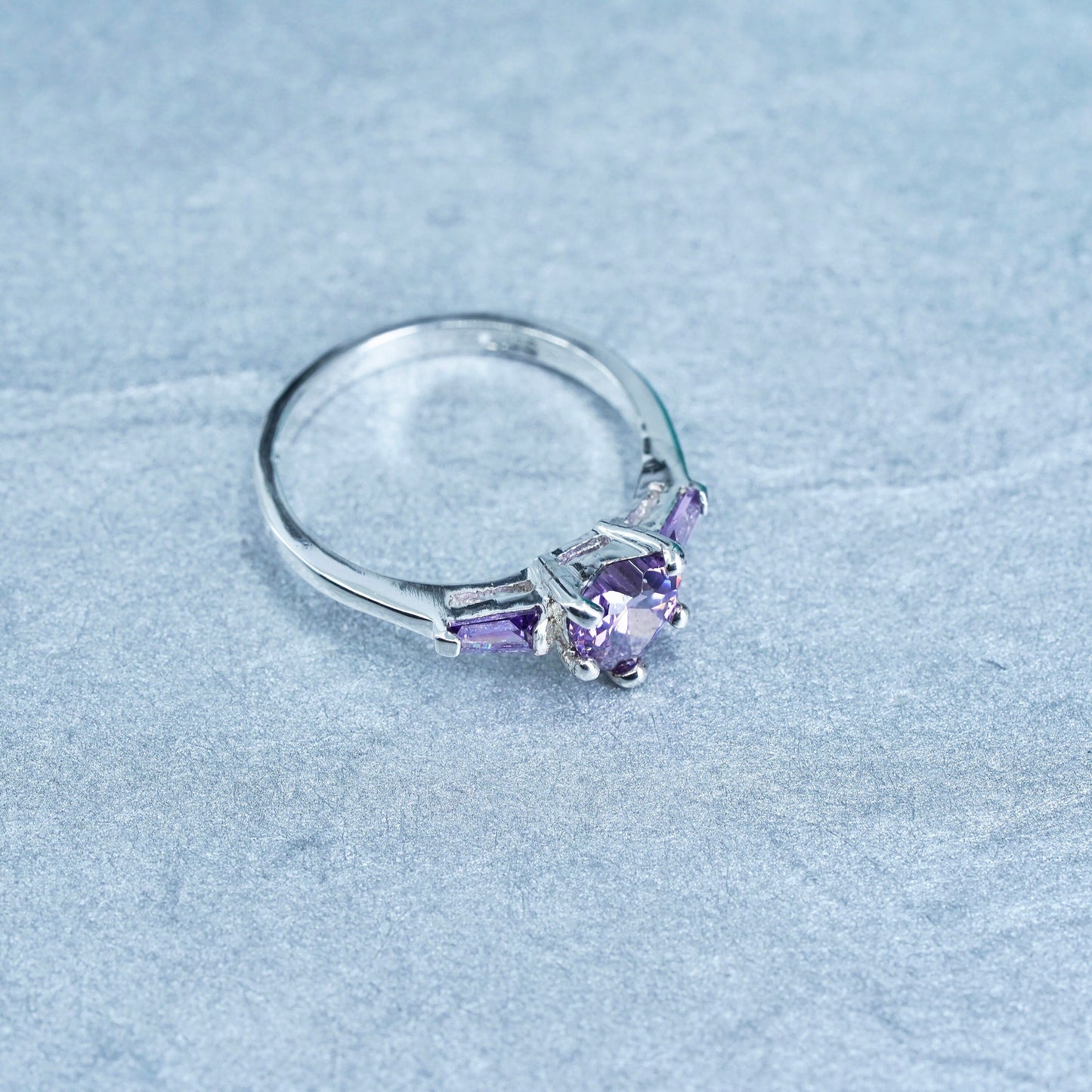 Size 6, vintage Sterling 925 silver ring, heart amethyst band