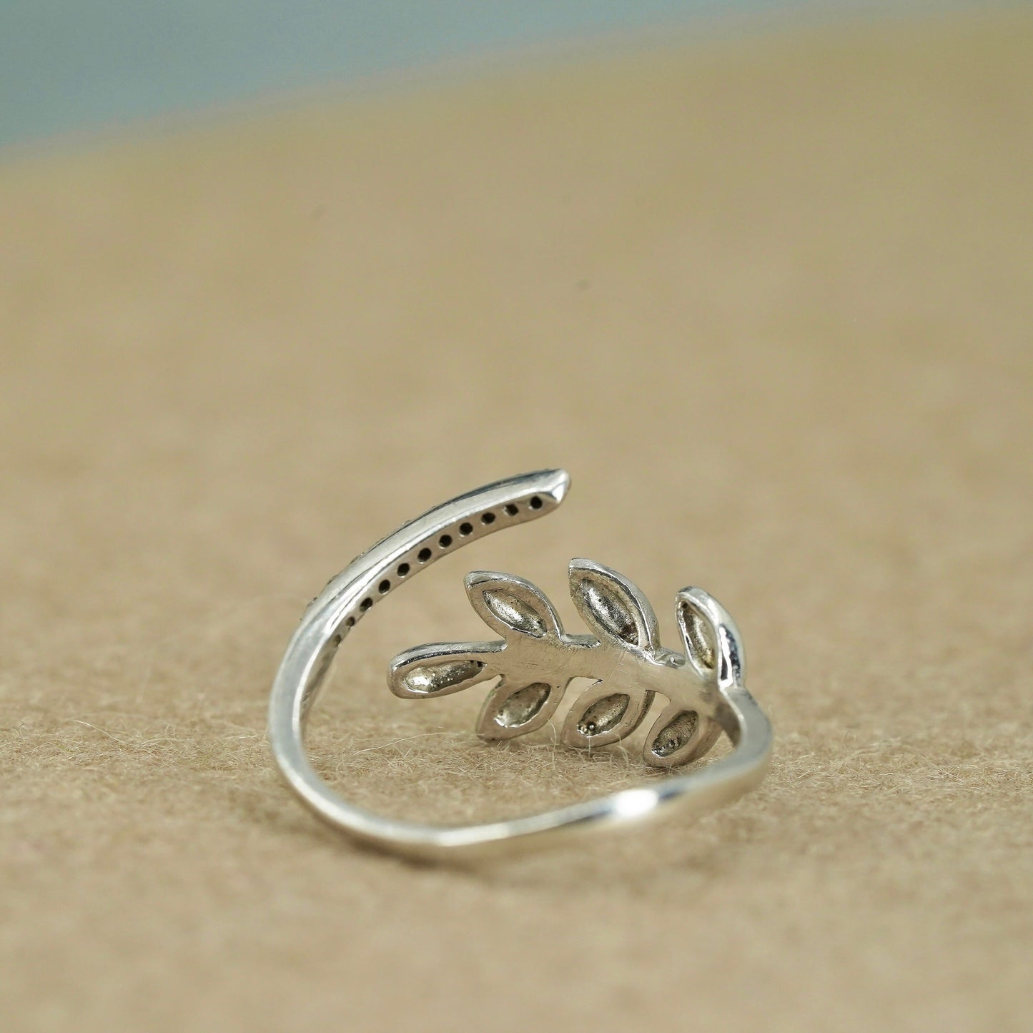 Size 8, vintage Sterling 925 silver handmade wrap ring with cz and leaves