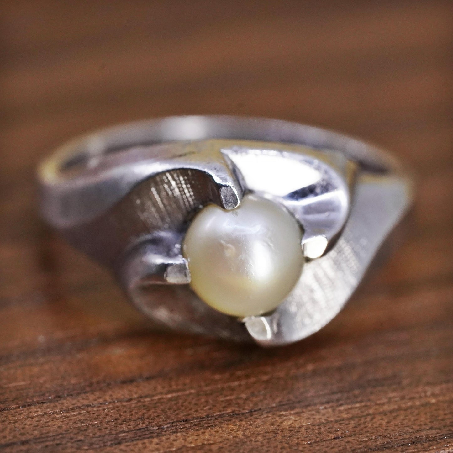 Size 8, vintage Sterling silver ring, 925 statement ring with freshwater pearl