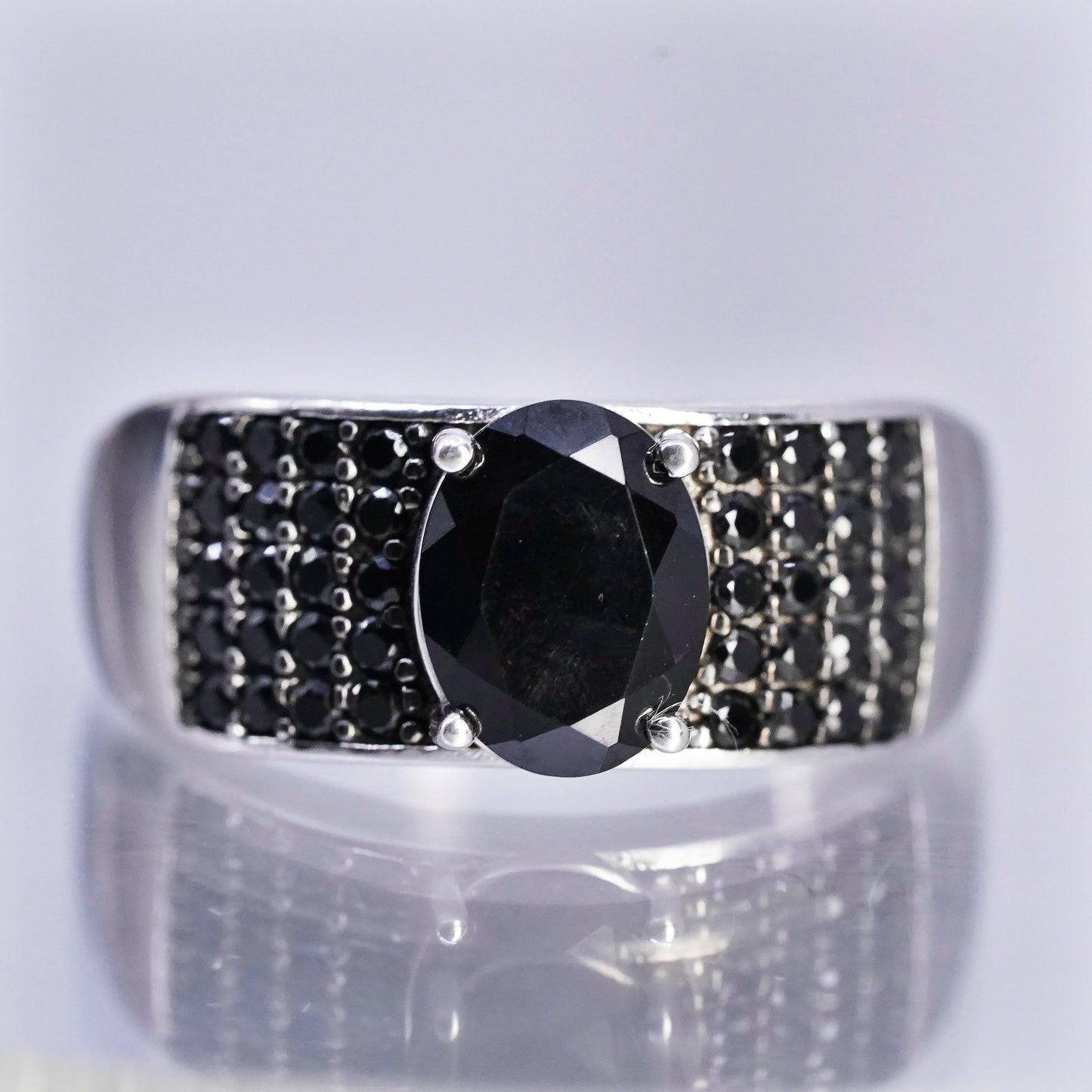 Size 9, vintage Sterling 925 silver handmade oval ring w/ cluster black spinels