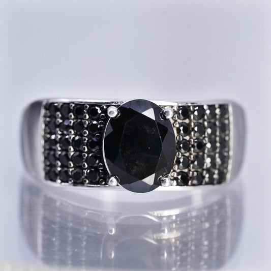 Size 9, vintage Sterling 925 silver handmade oval ring w/ cluster black spinels