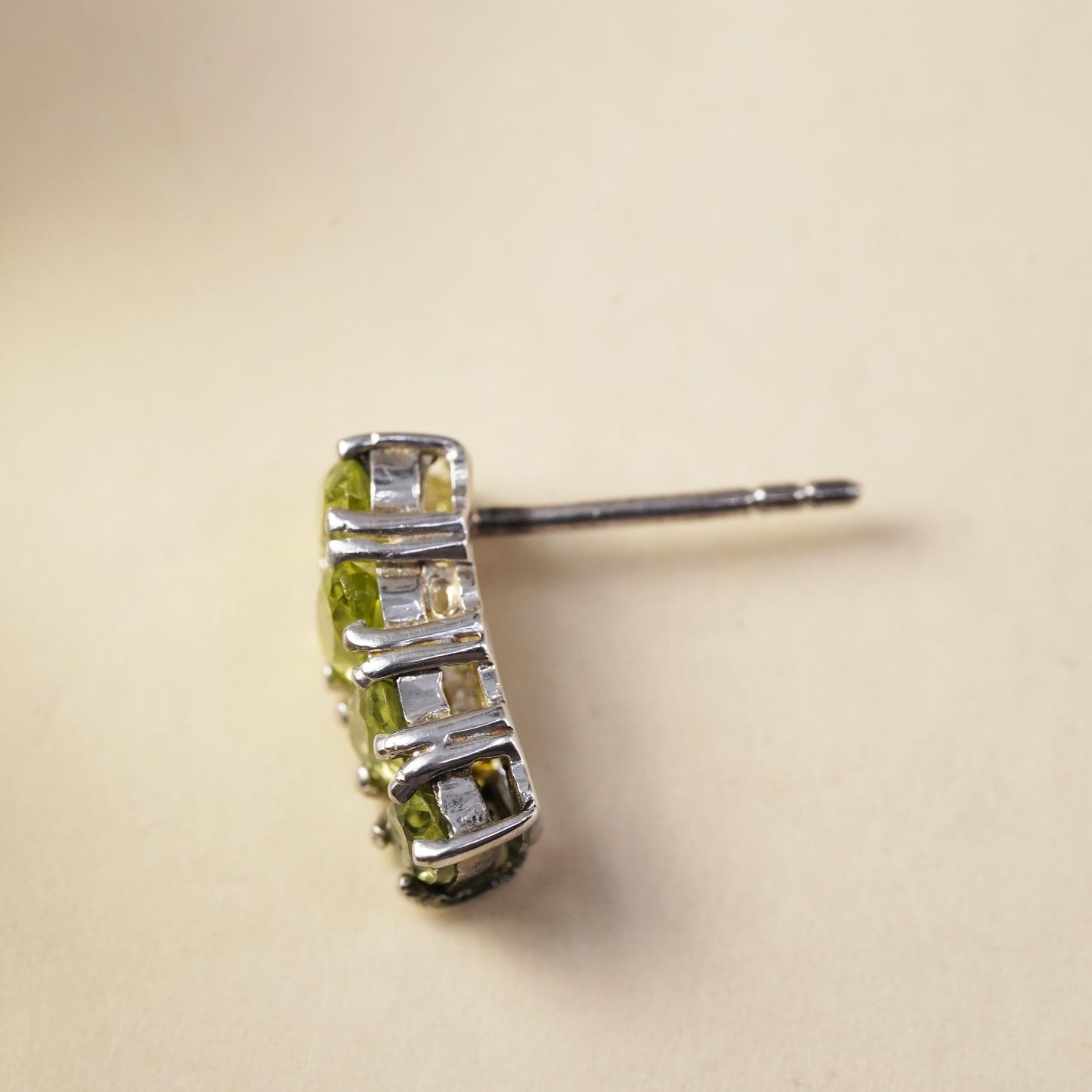 Vintage Sterling 925 silver handmade stud with peridot, single earring