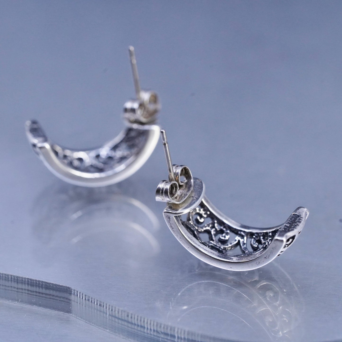 Vinatge Sterling silver Handmade Earrings, 925 Filigree huggie Studs
