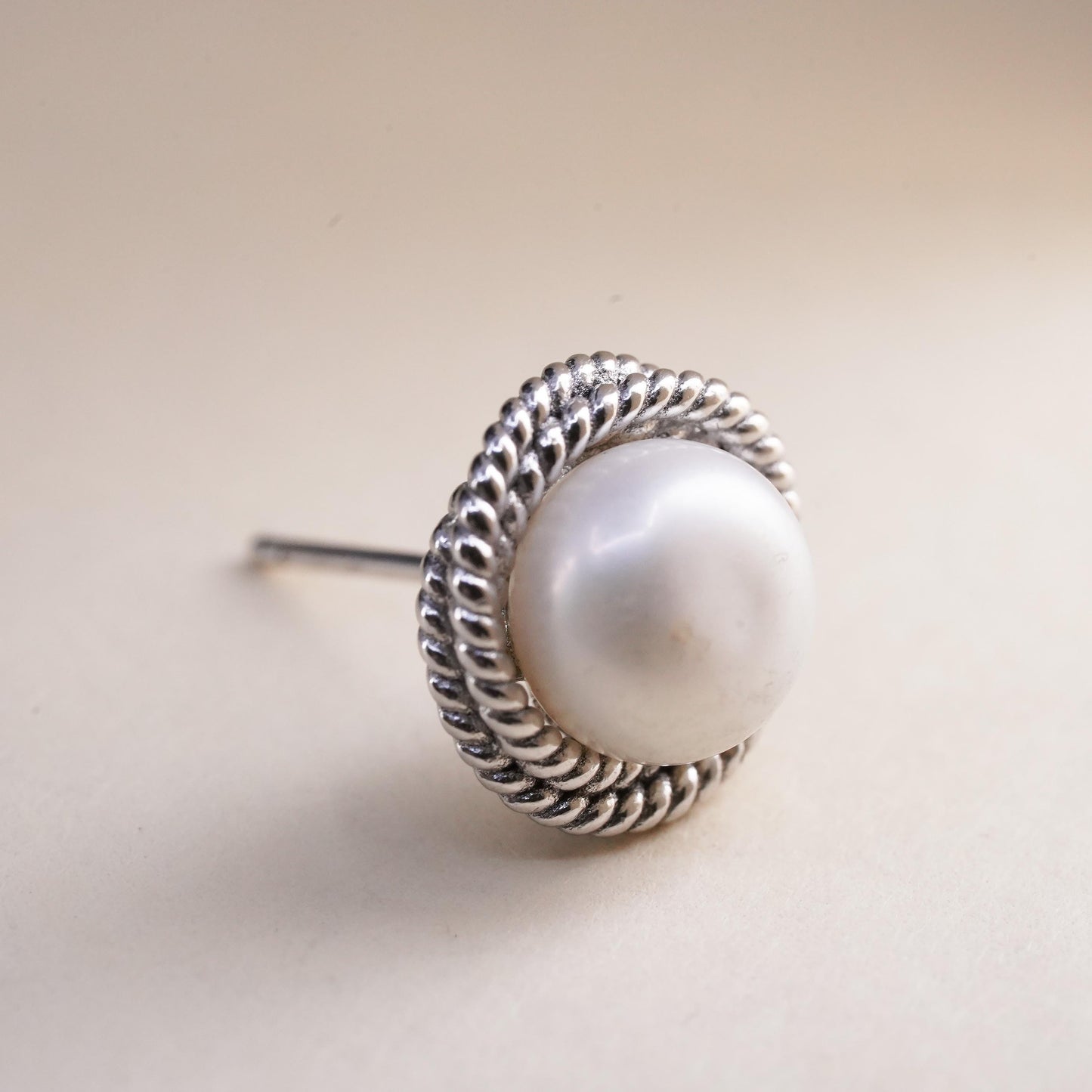 Vintage single earring. Sterling 925 silver pearl stud with cable around