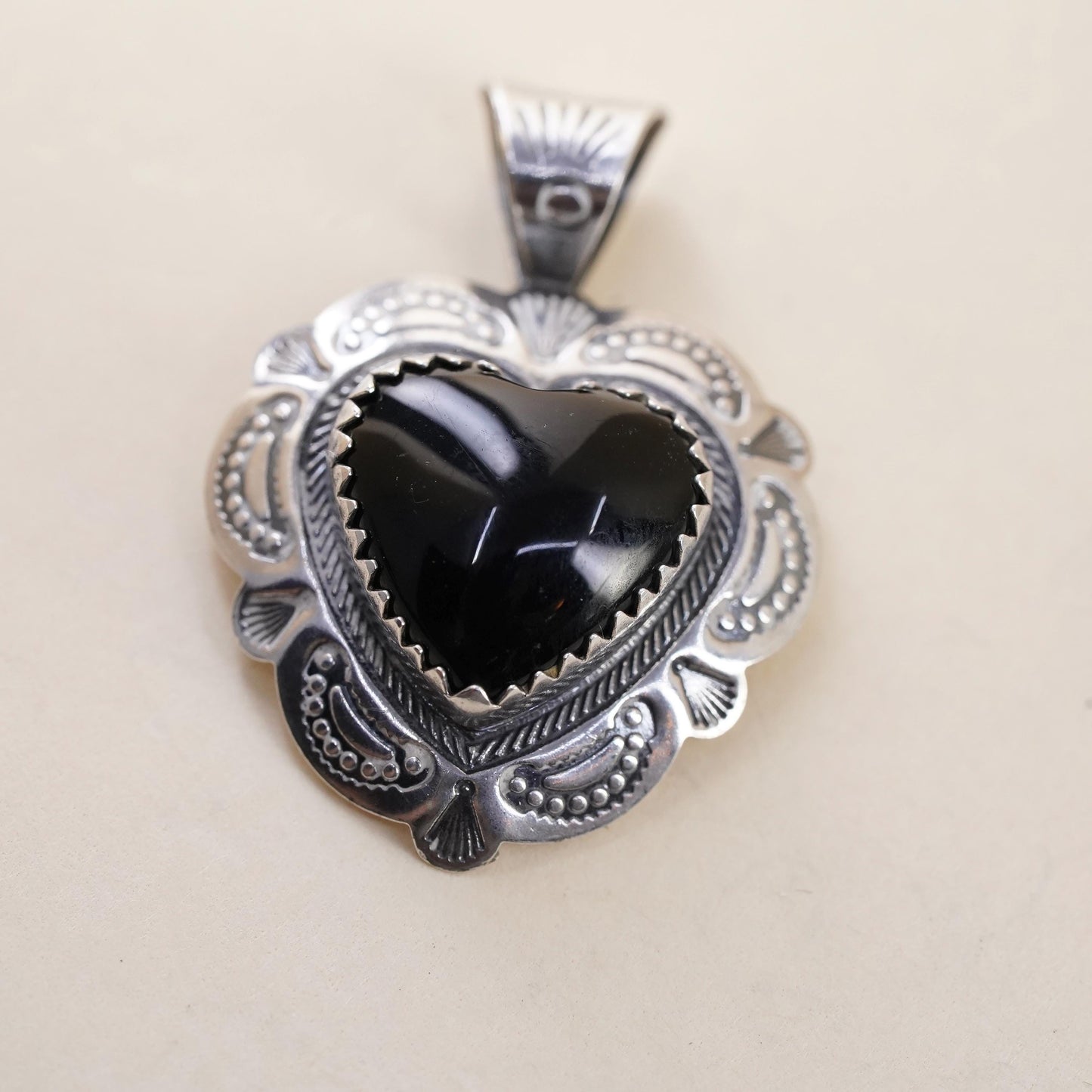 VTG QT Native American sterling 925 silver handmade onyx heart pendant, Navajo