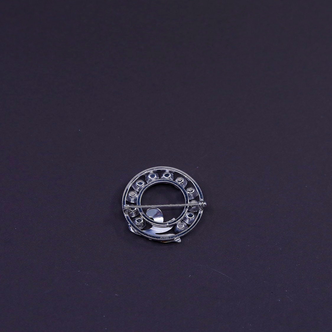 Vintage sterling 925 silver flower circle brooch with crystal and leaves