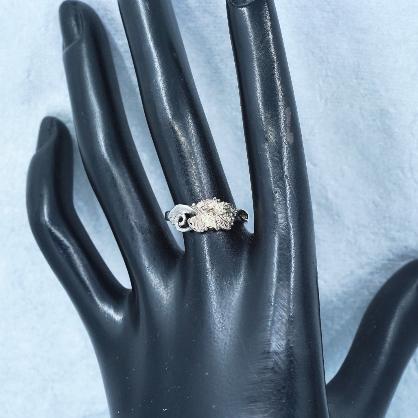 Size 8, VTG Black Hills CCO triple tone Sterling 925 silver ring w/ 10K leaves