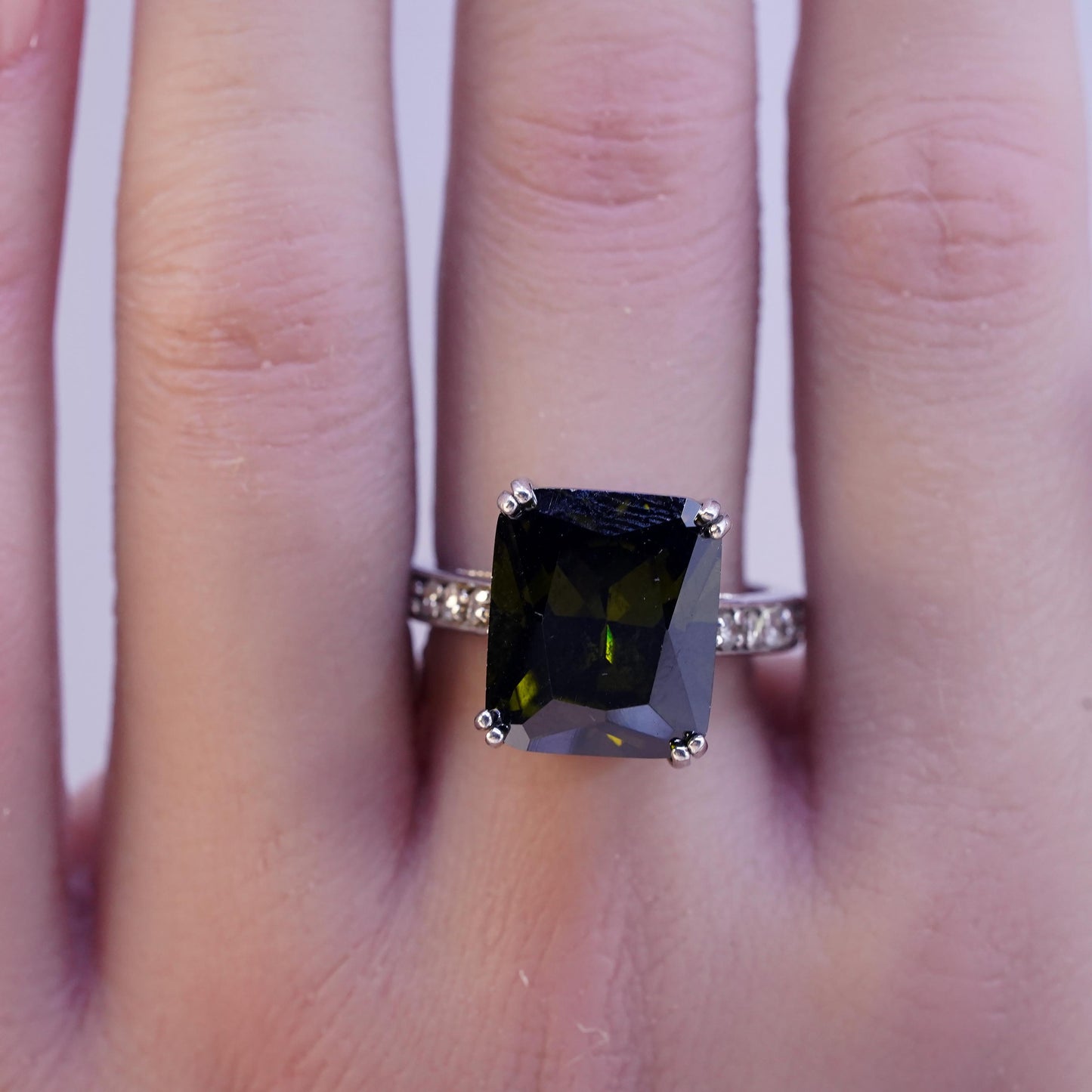 Size 8, vintage sterling 925 silver ring with olive green Tourmaline cluster Cz