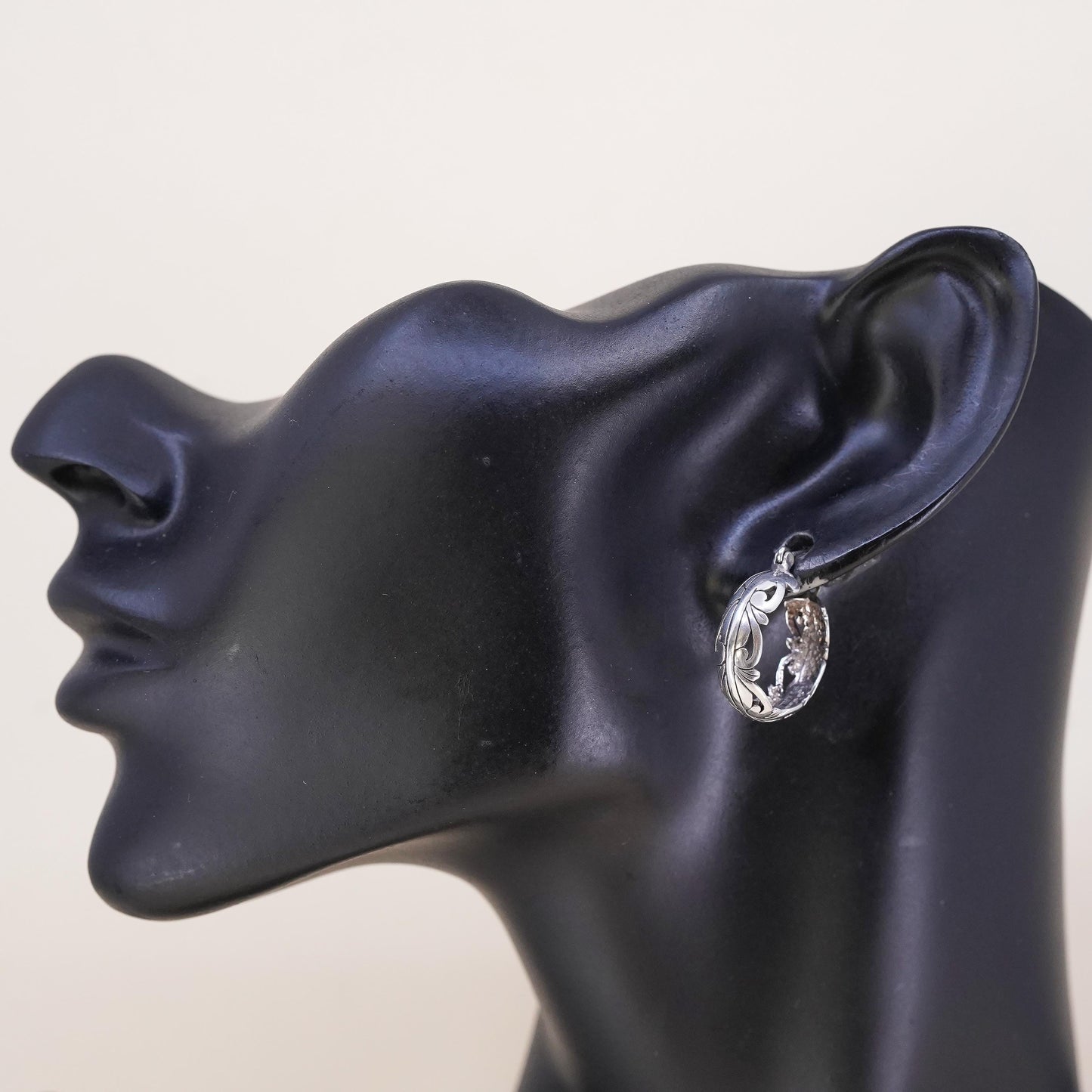 0.75”, Vintage Jezlaine sterling silver loop single earring, filigree hoop