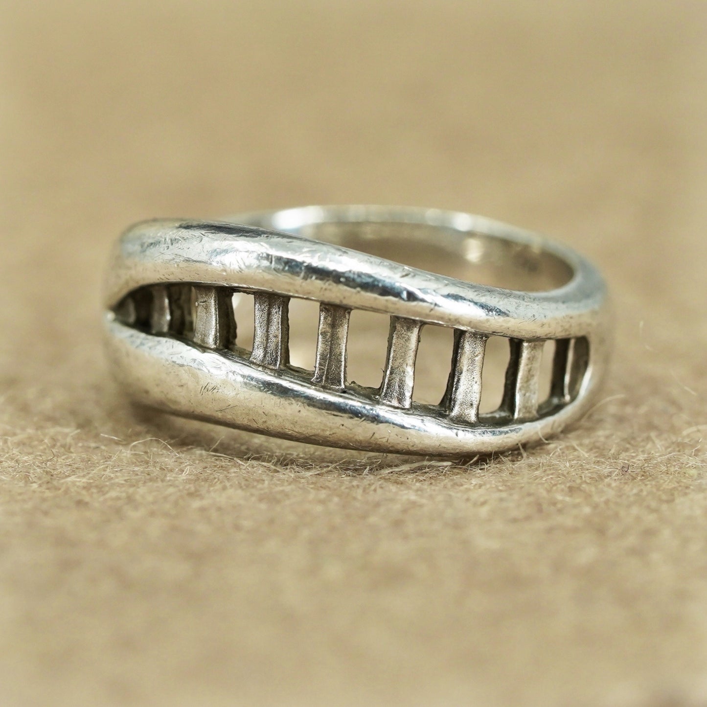 Size 7.5, vintage Sterling 925 silver handmade ring, ribbed band