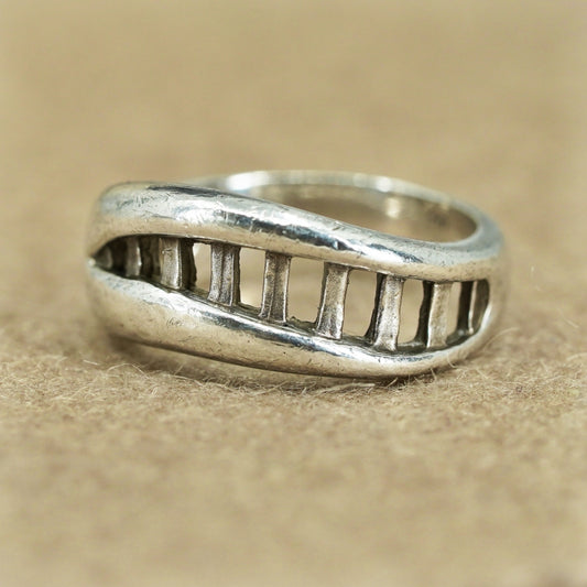 Size 7.5, vintage Sterling 925 silver handmade ring, ribbed band