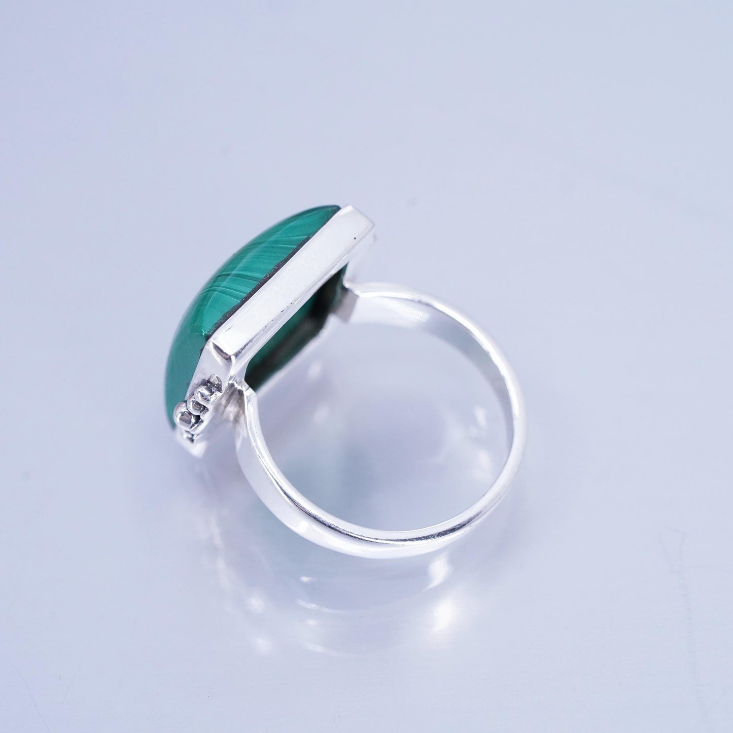 Size 8.5, Native American navajo Sterling 925 silver ring with square malachite