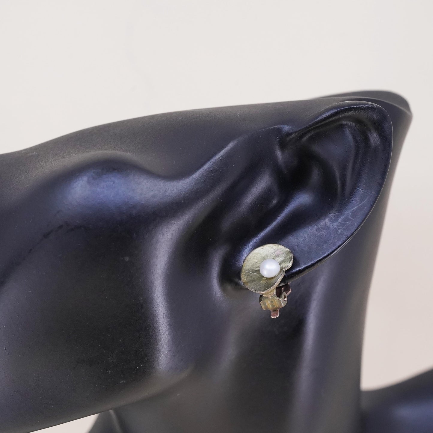 Vintage gold tone handmade single earring, 925 lotus leaf clip on with pearl