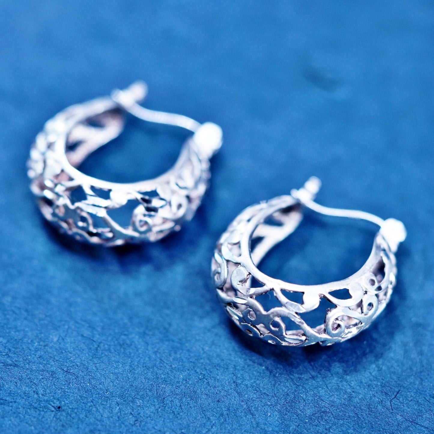 0.75”, Vintage Sterling silver handmade earrings, 925 filigree hoops Huggie
