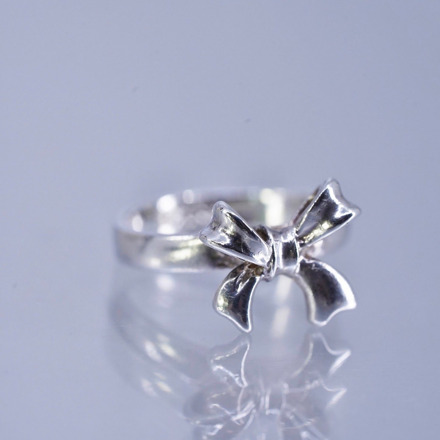 Size 4.25, vintage fashionable Sterling 925 silver ribbon ring