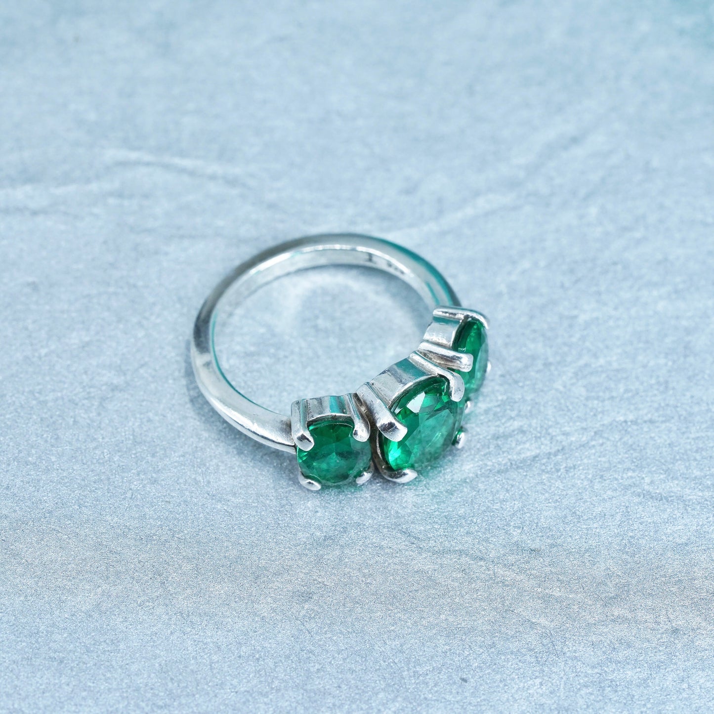Size 7.75, vintage Sterling 925 silver handmade ring with emerald