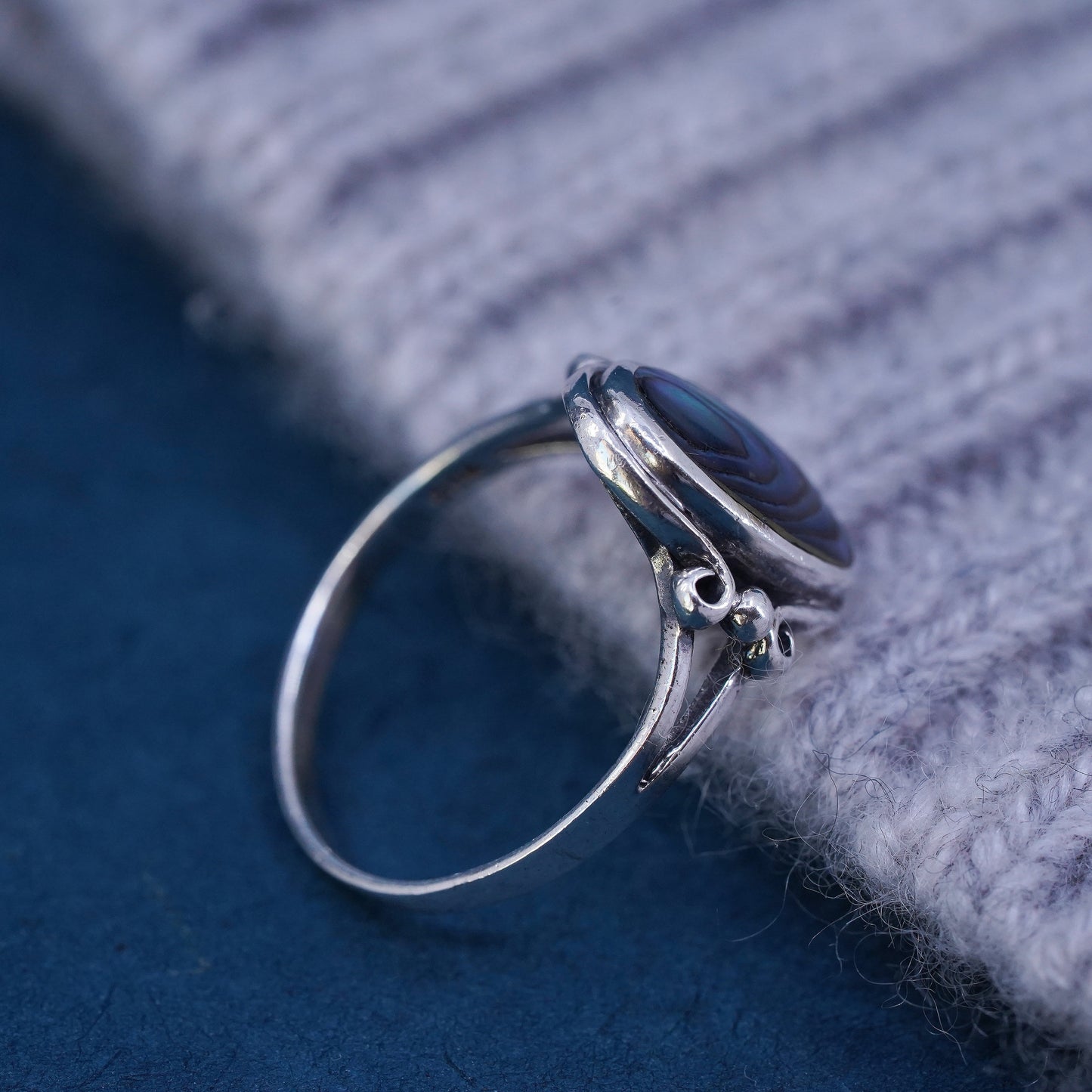 Size 8, vintage sterling 925 silver handmade ring with oval abalone inlay