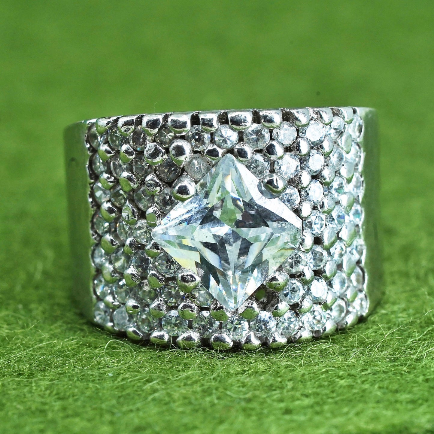 Size 8, vintage Sterling 925 silver statement ring with CZ cluster