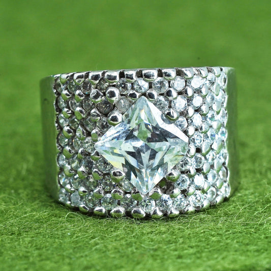 Size 8, vintage Sterling 925 silver statement ring with CZ cluster