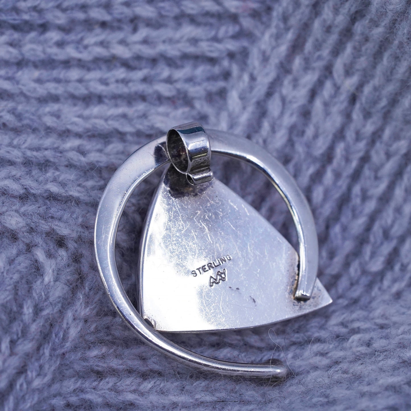 Vintage southwestern modern Sterling 925 silver pendant with triangular onyx