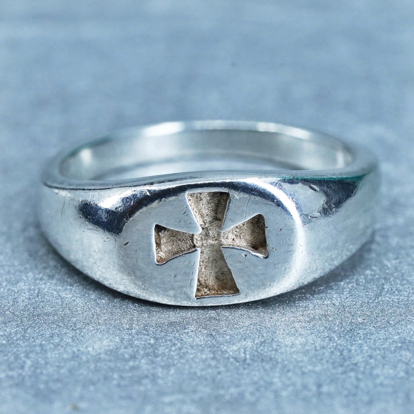 Size 6, VTG southwestern Sterling 925 silver wedding ring band embossed cross